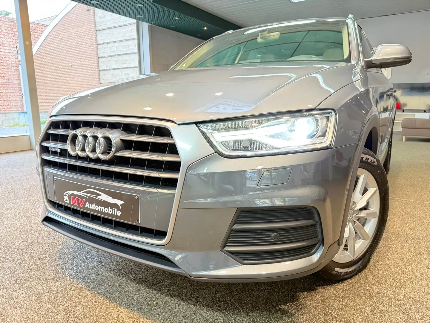 Audi Q3 2.0TDi Quattro S tronic * Navi * Xénon * Camera Gris - 1