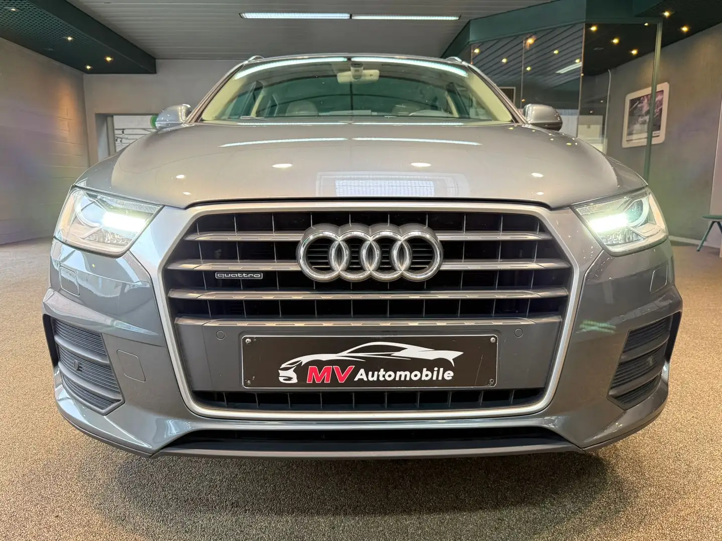 Audi Q3 2.0TDi Quattro S tronic * Navi * Xénon * Camera Gris - 2