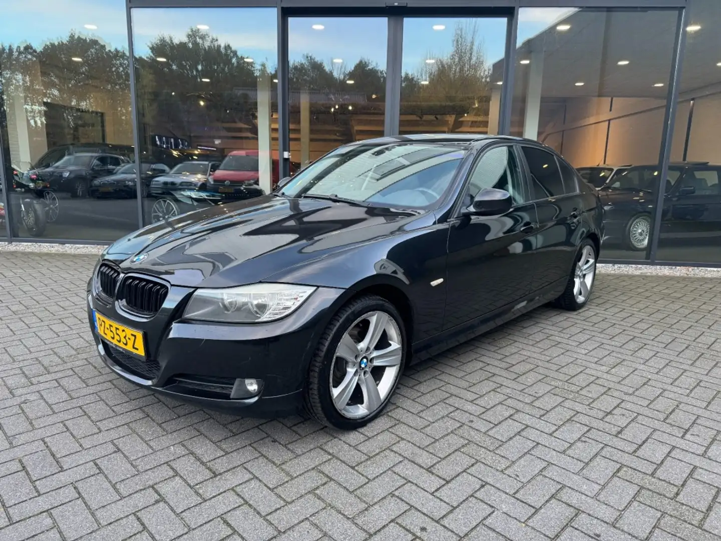 BMW 318 318i Executive Sport ,Climate,Cruise,Navi,Pdc,Leer Noir - 1