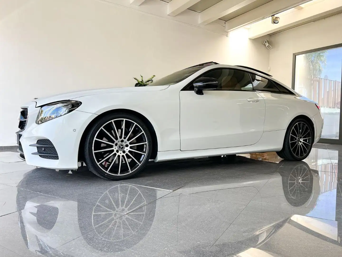 Mercedes-Benz E 200 Coupe 300 d Premium auto Wit - 2