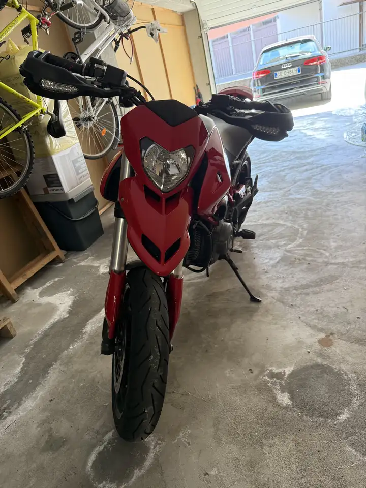 Ducati Hypermotard 796