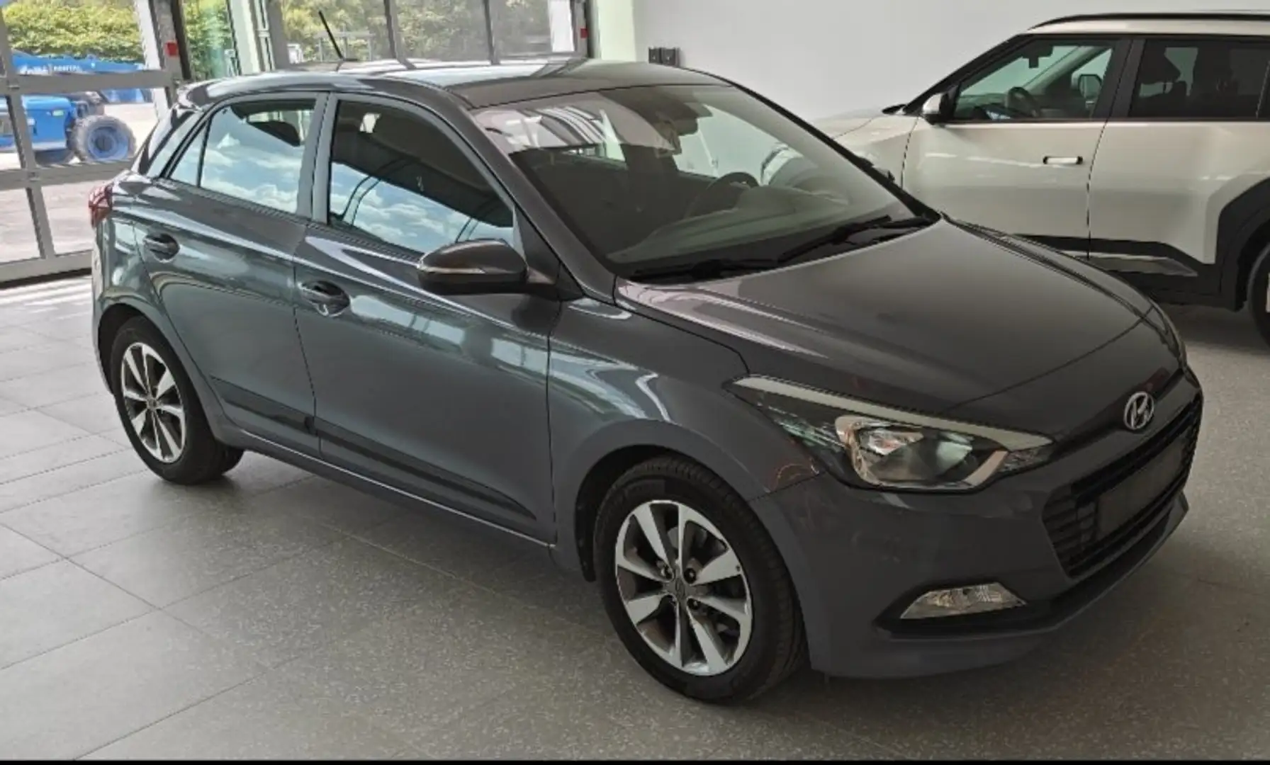 Hyundai i20 i20 1.0 T-GDi Twist Gris - 2