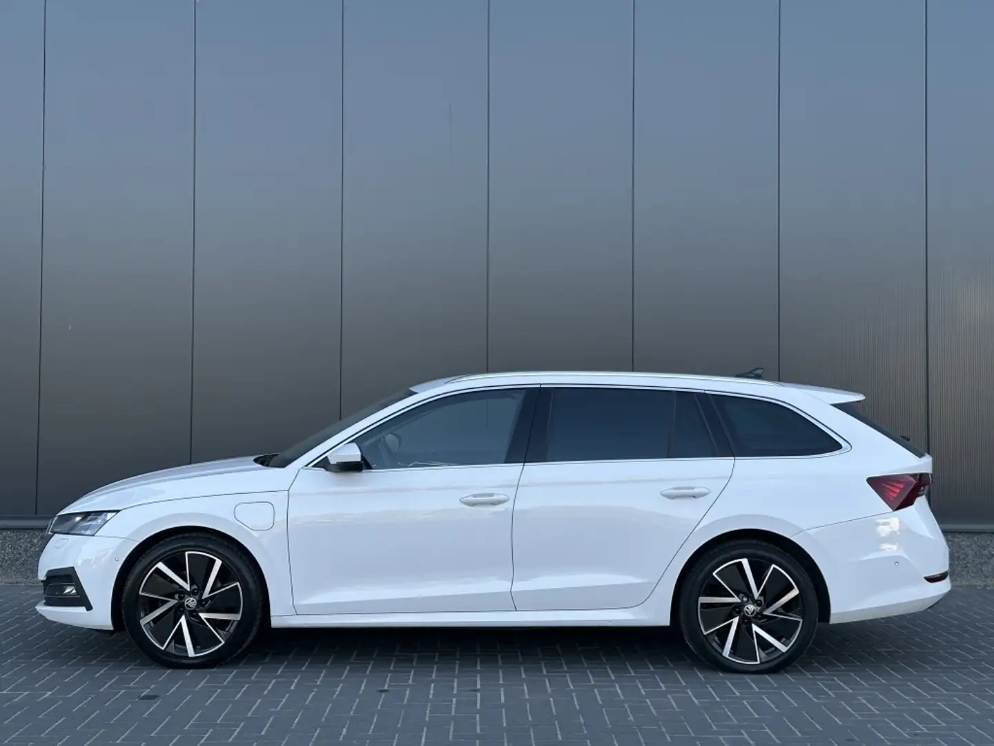 Skoda Octavia Combi 1.4 TSI iV Sport Bns NAVI PDC ECC SPORTVELGE Weiß - 2