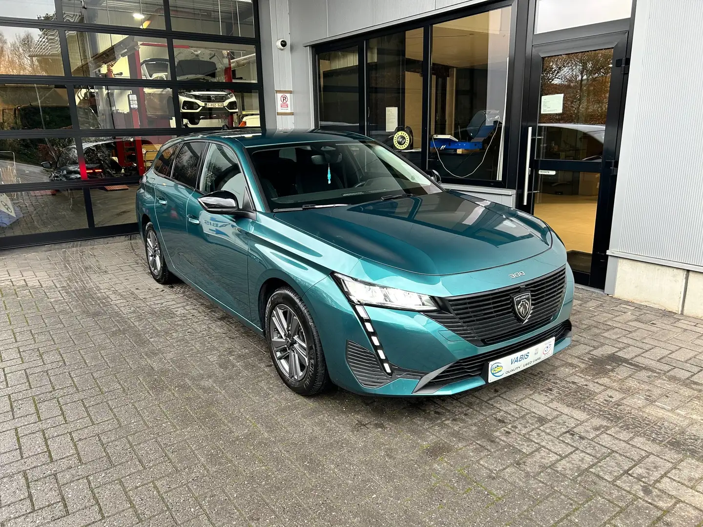 Peugeot 308 SW 1.2 PureTech Allure Pack S -3000 SUMMER DEAL Groen - 1