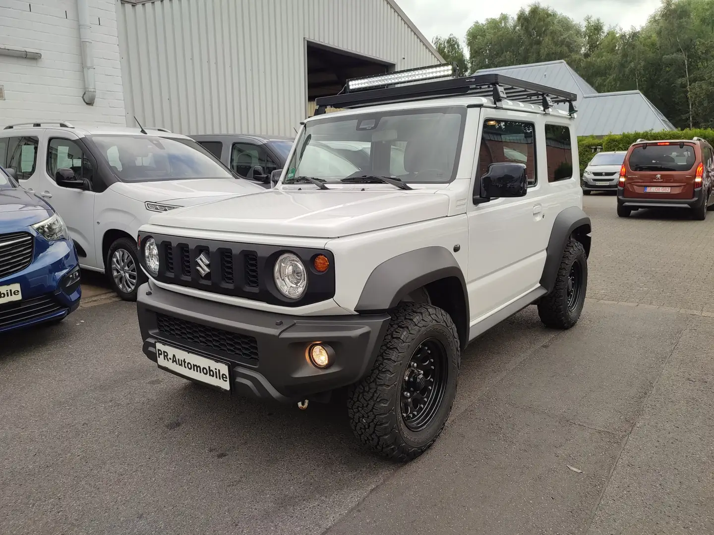 Suzuki Jimny 1.5 ALLGRIP Klimaaut/Navi/Viel Zubehör Weiß - 1
