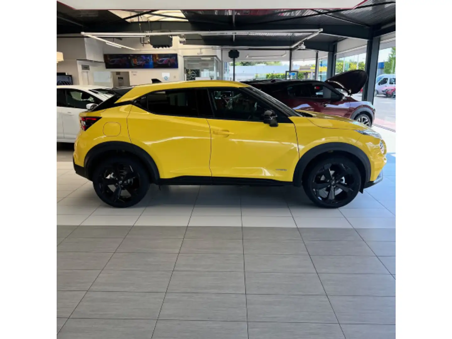 Nissan Juke 1.6 Hybrid Tekna Hybrid Gelb - 2
