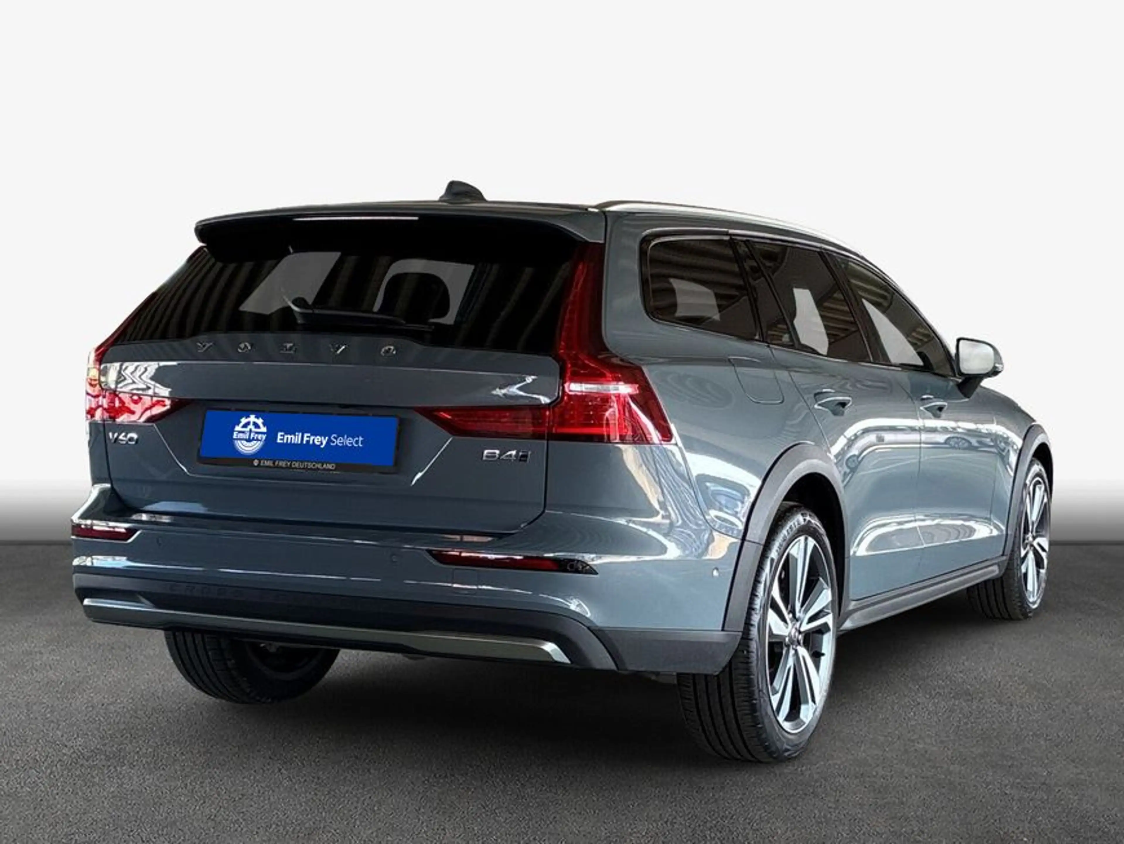 Volvo V60 Cross Country V60 Cross Country B4 D AWD Ultimate — photo 2