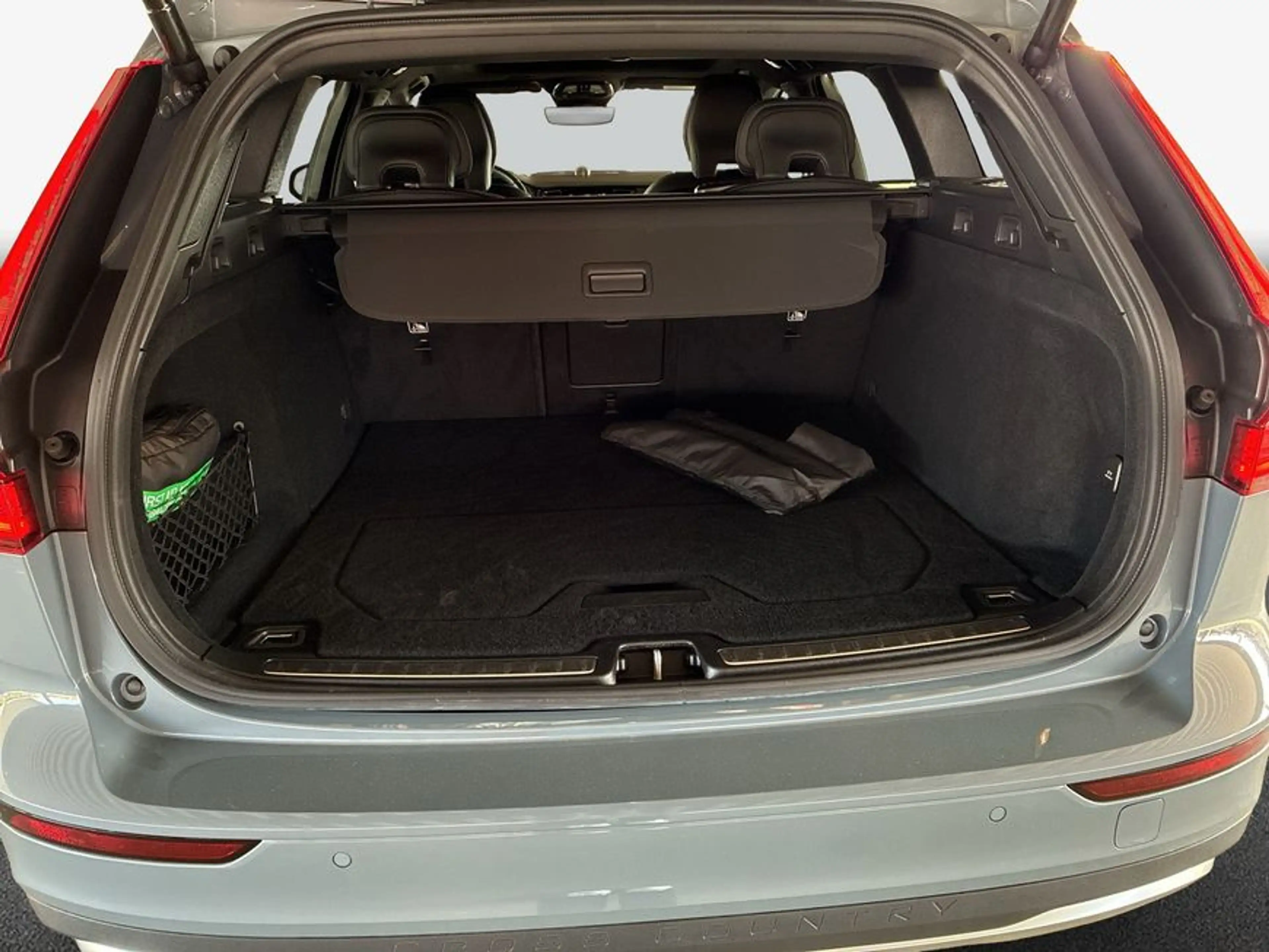 Volvo V60 Cross Country V60 Cross Country B4 D AWD Ultimate — photo 11