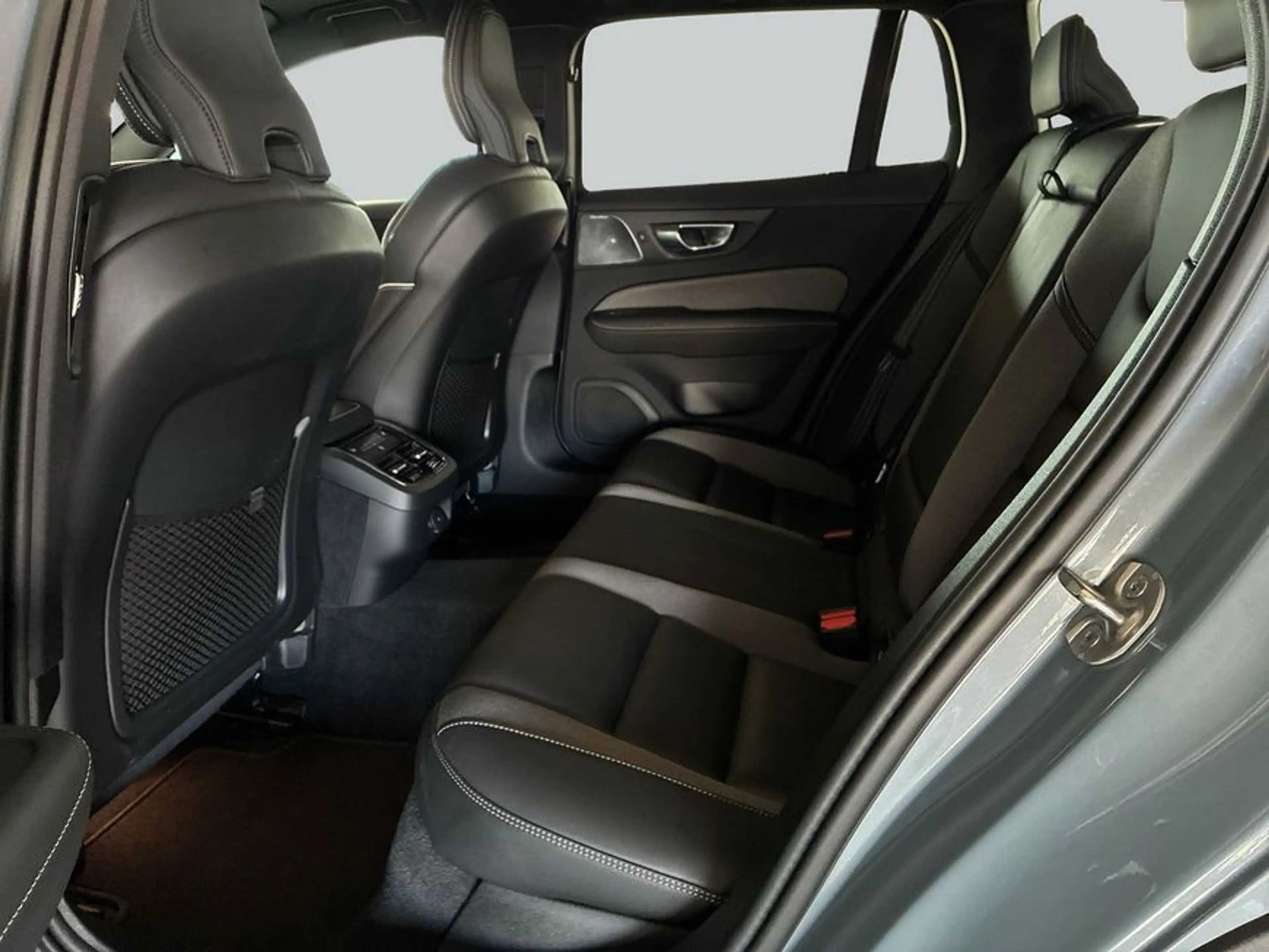 Volvo V60 Cross Country V60 Cross Country B4 D AWD Ultimate — photo 5
