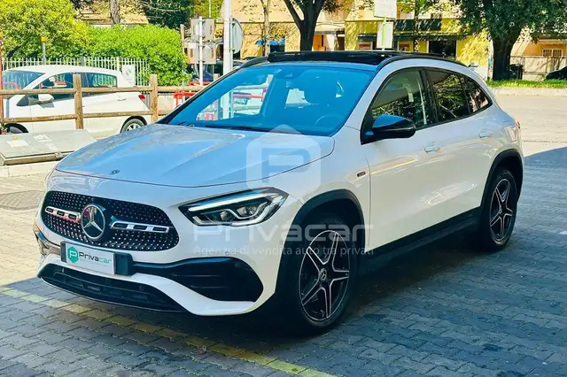 Mercedes-Benz GLA 250 GLA 250 e EQ-Power Automatic Premium