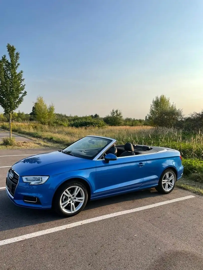Audi A3 35 TFSI design Cabriolet (8VE) Blau - 2