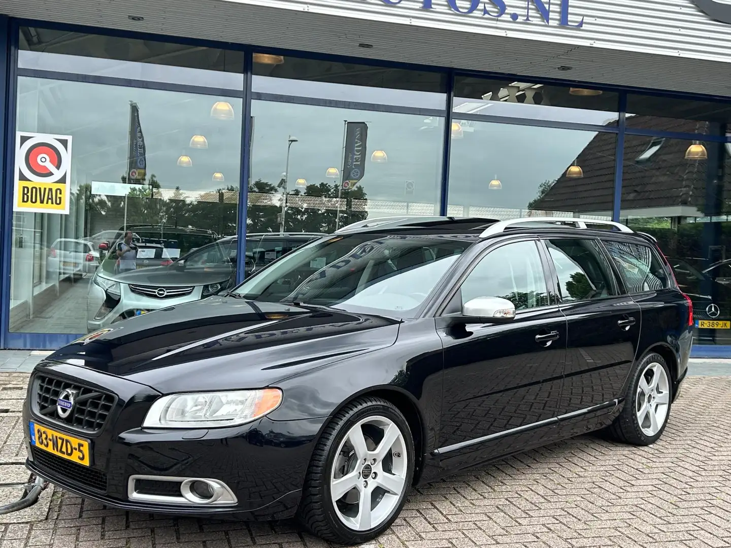 Volvo V70 3.2 AWD R-Design Youngtimer Aut. Leer Elek.Schuifd Zwart - 1