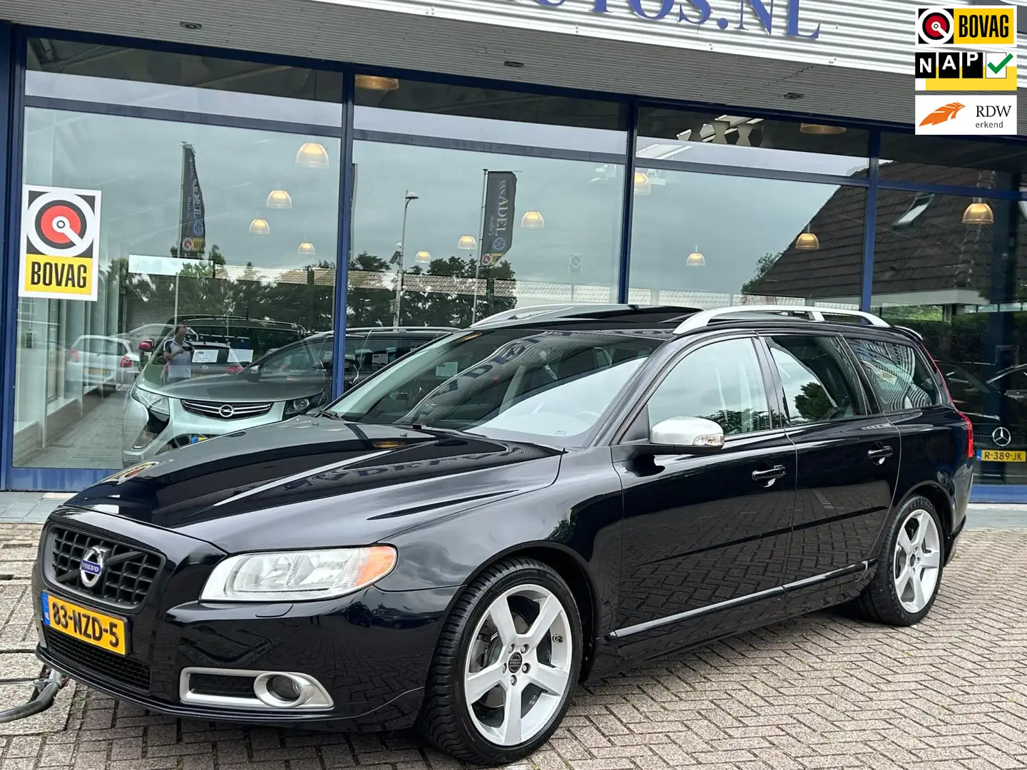 Volvo V70 3.2 AWD R-Design Youngtimer Aut. Leer Elek.Schuifd Negro - 1