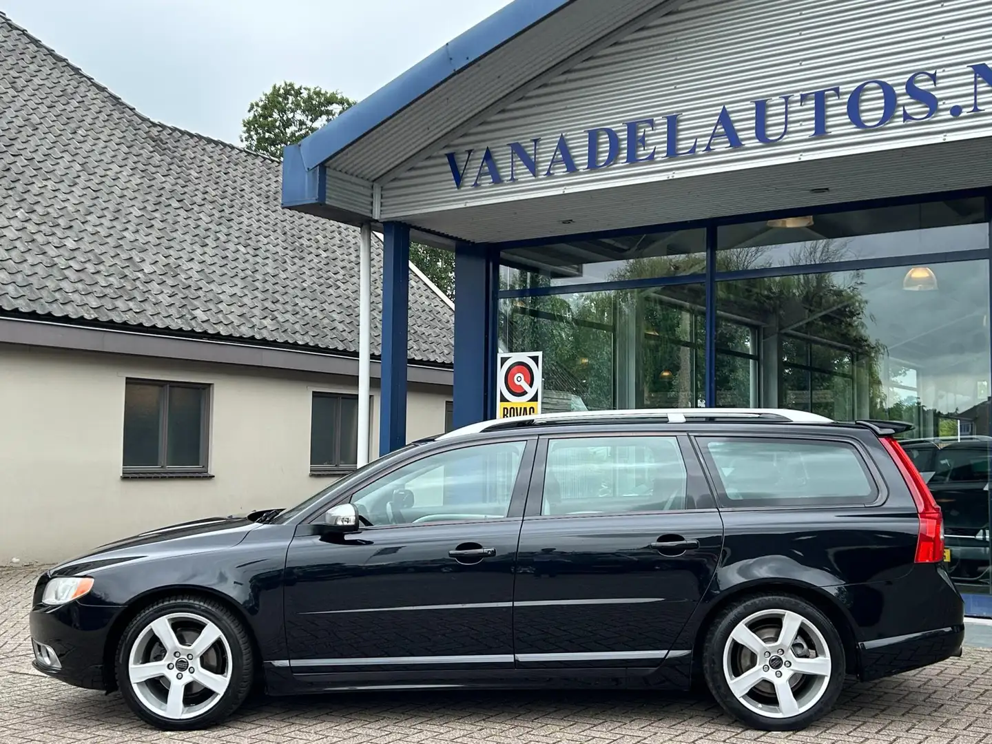 Volvo V70 3.2 AWD R-Design Youngtimer Aut. Leer Elek.Schuifd Zwart - 2