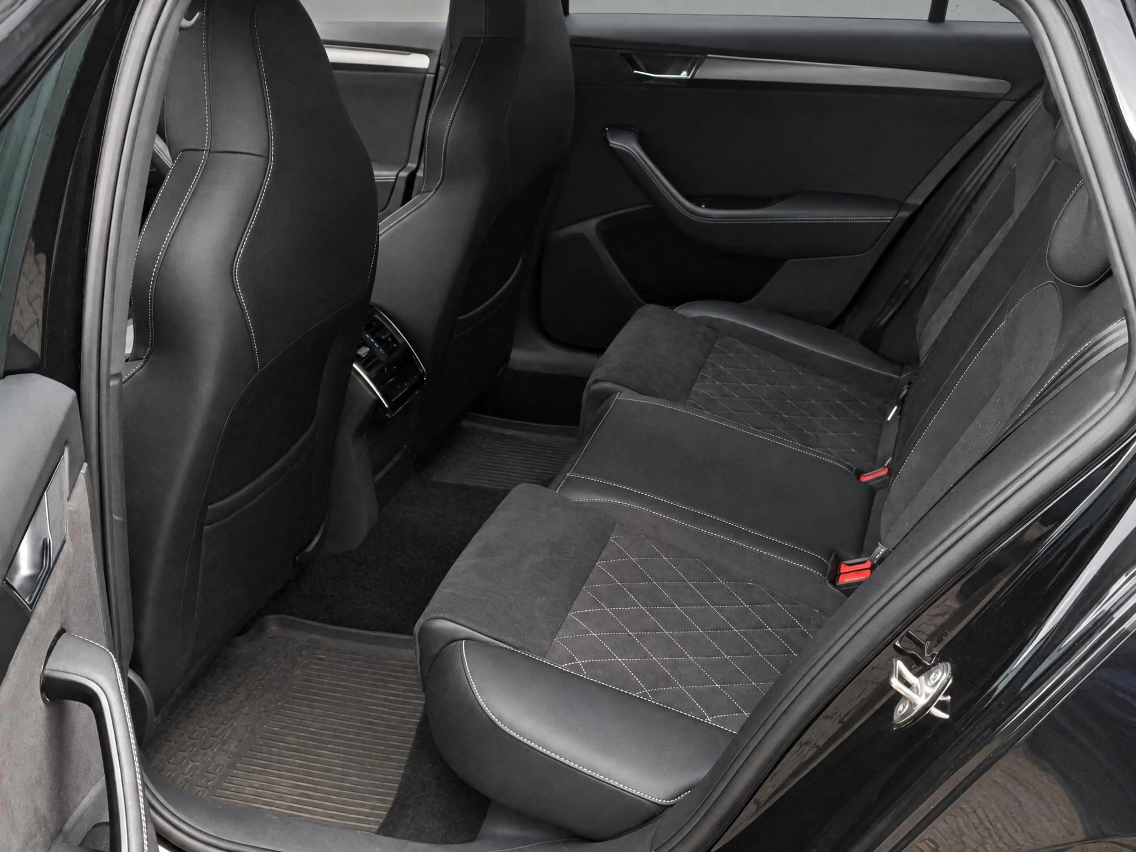 Skoda Superb 1.4 TSI iV 218pk DSG Sportline Business · Apple/An — photo 15