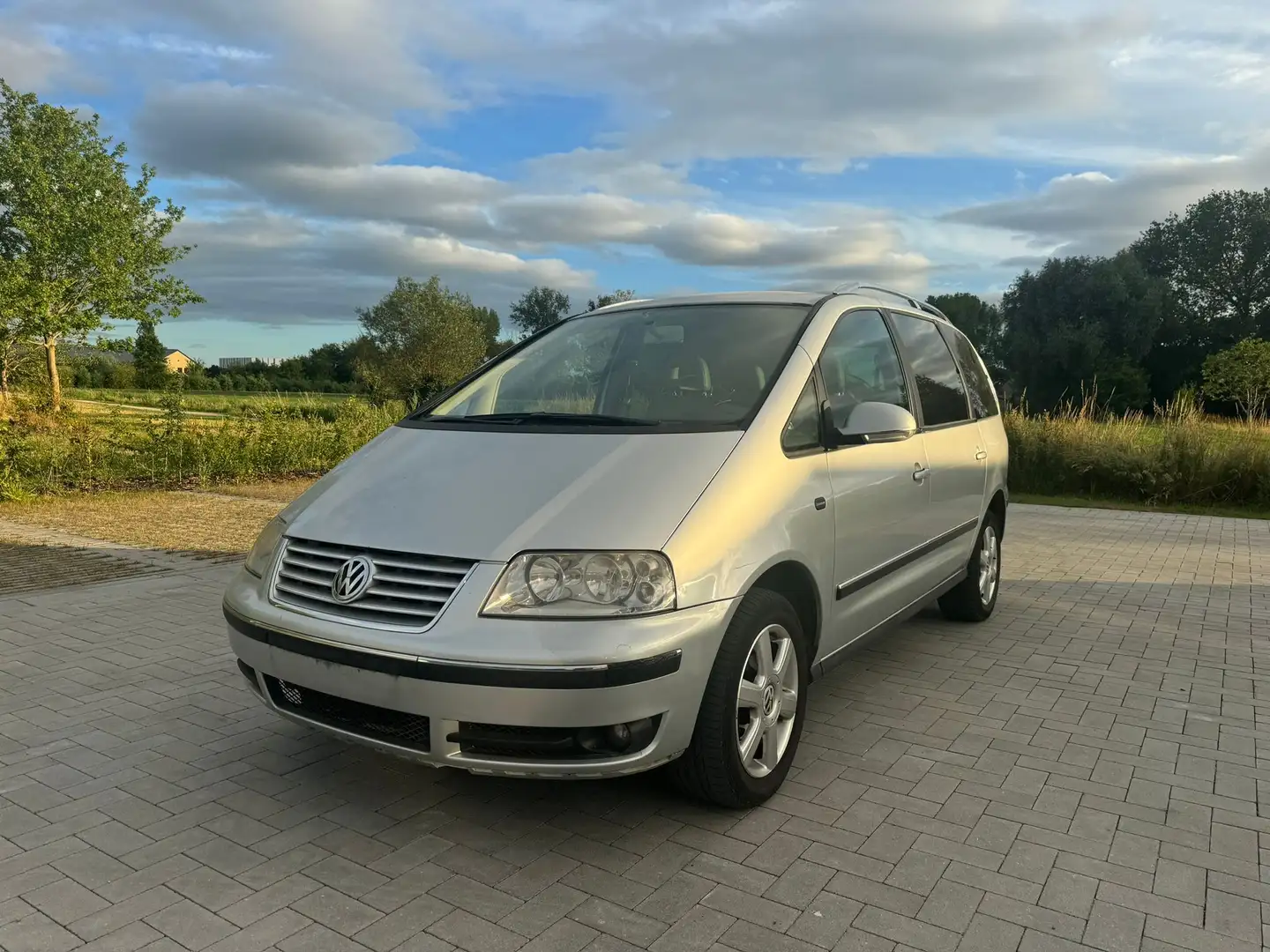 Volkswagen Sharan 1.9 TDi Highline - 1