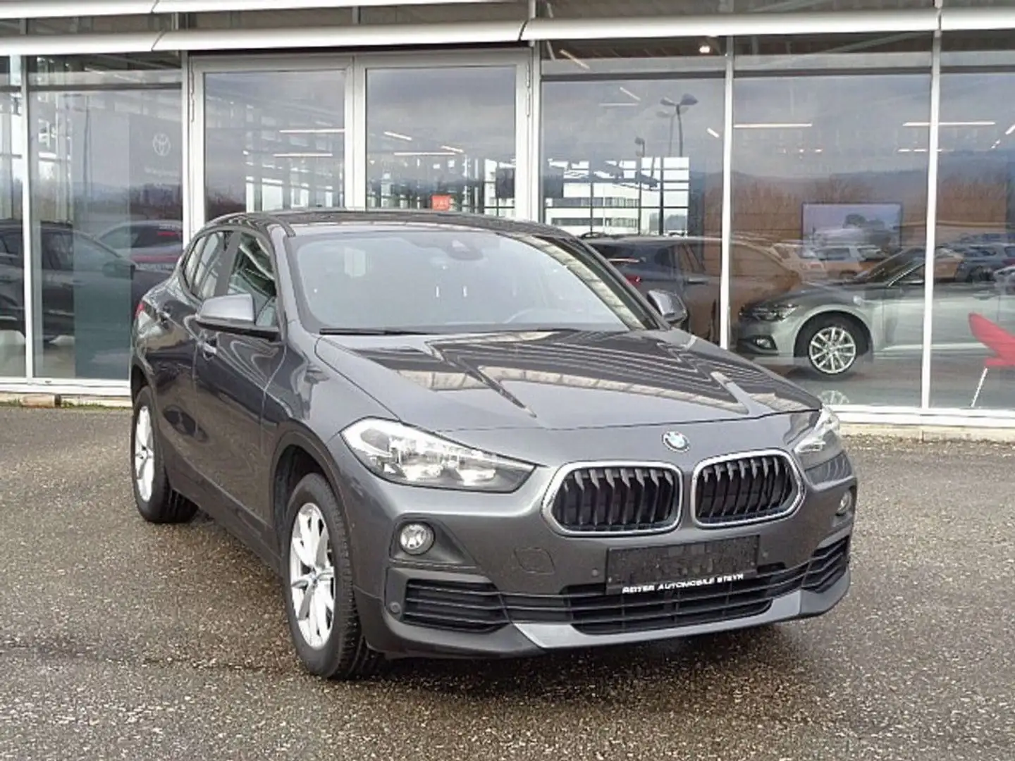 BMW X2 sDrive 18d Aut. *NAVI *AHK *Pano Grau - 1