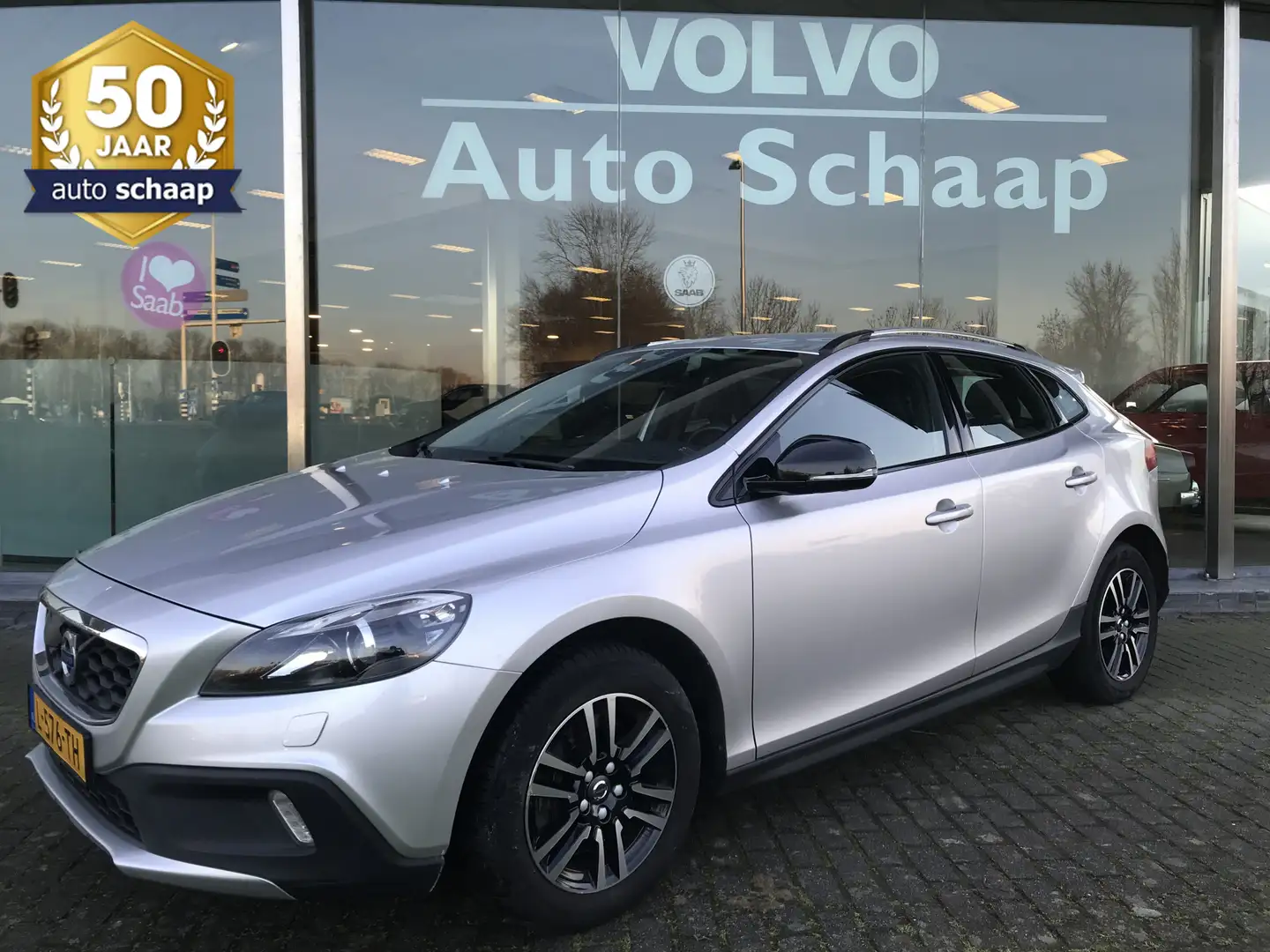 Volvo V40 Cross Country 1.5 T3 Momentum Automaat | Rijklaar incl garantie Gris - 1