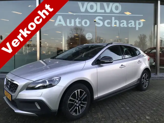 Volvo V40 Cross Country 1.5 T3 Momentum Automaat | Rijklaar incl garantie