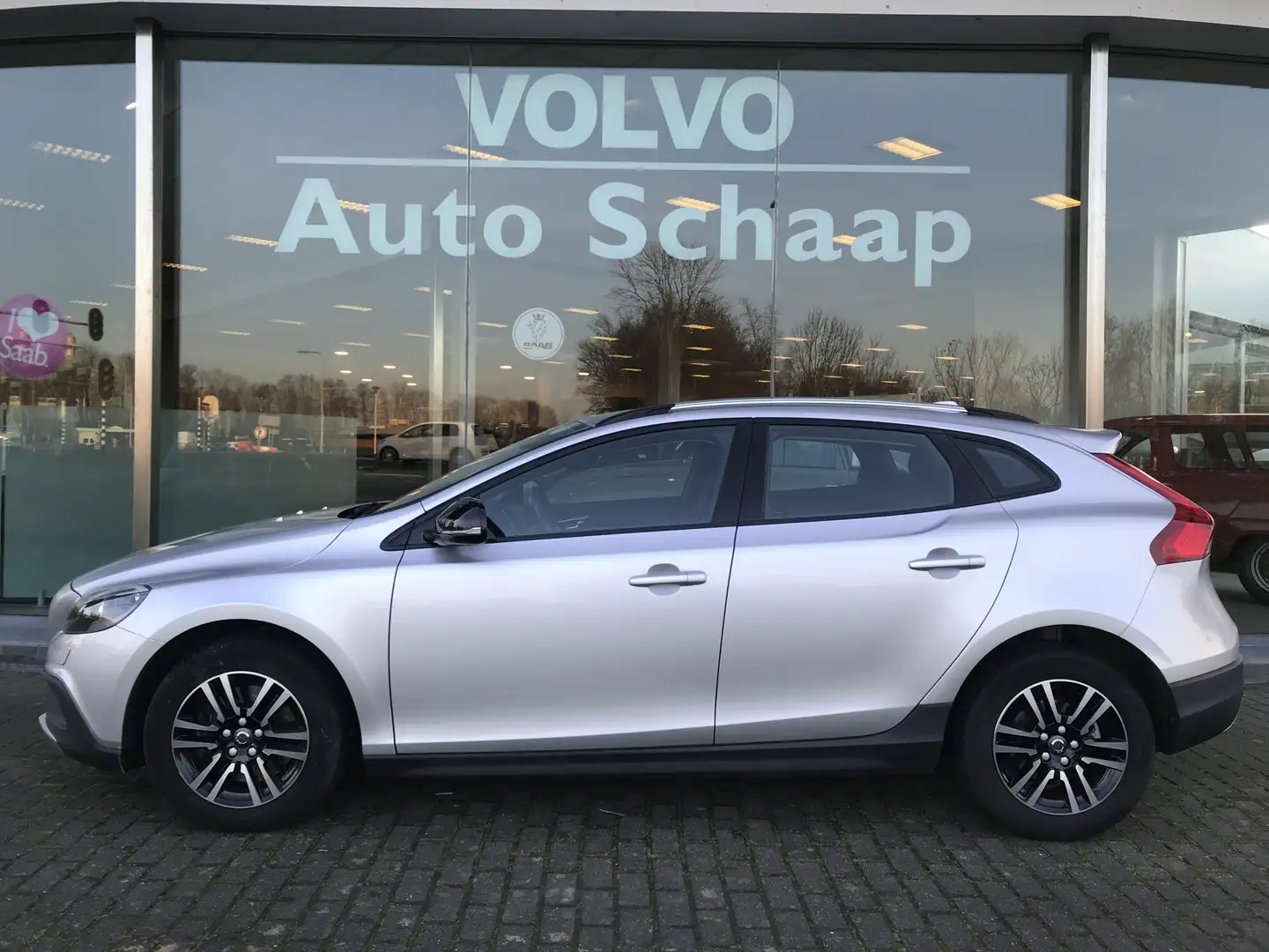 Volvo V40 Cross Country 1.5 T3 Momentum Automaat | Rijklaar incl garantie Gris - 2
