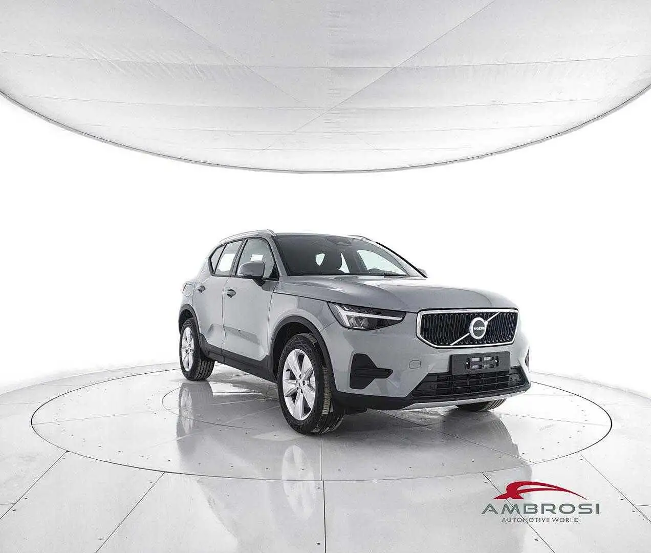Volvo XC40 B3 Mild hybrid Benzina Core Grigio - 2
