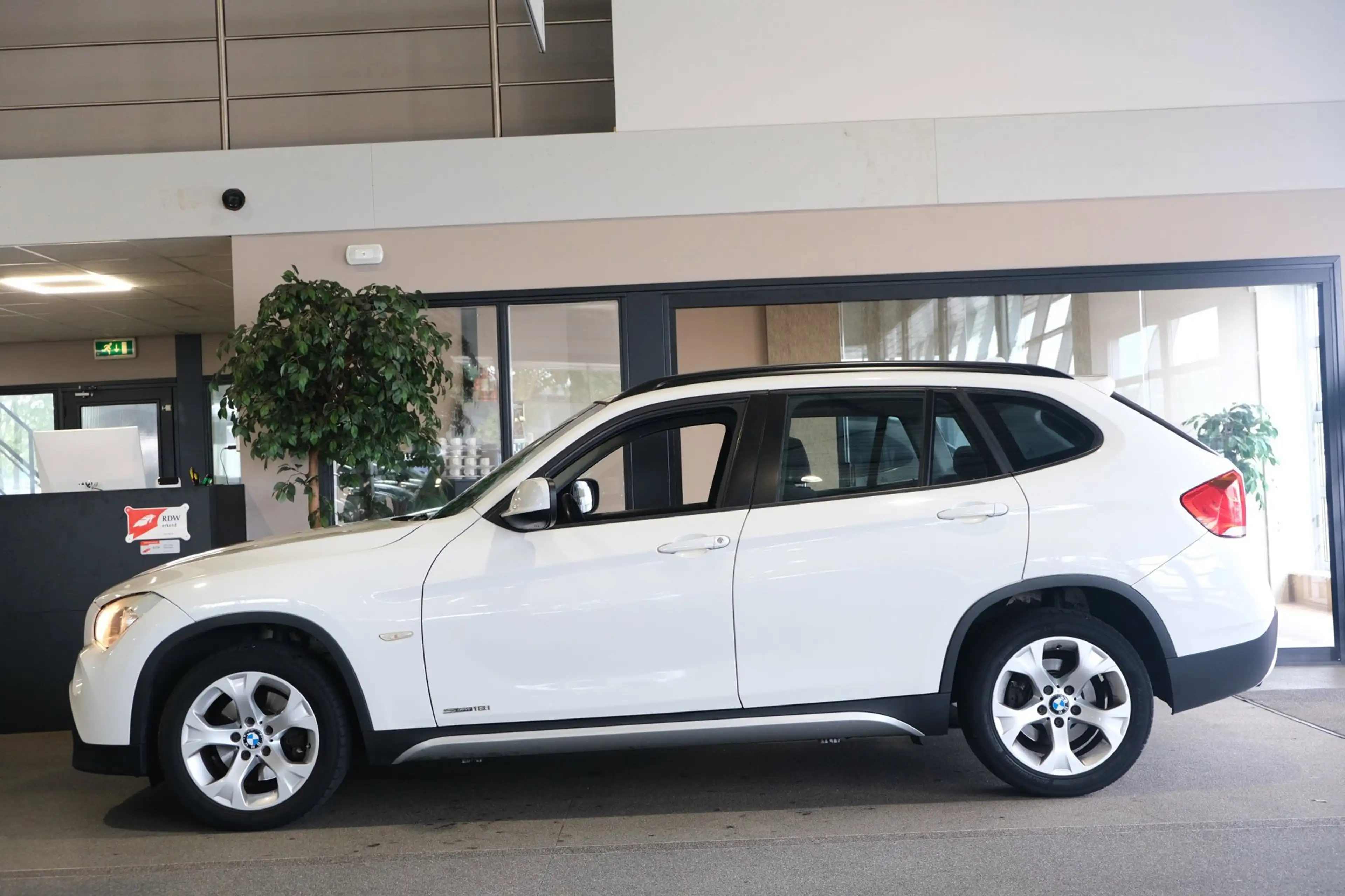 BMW X1 SDrive18i Executive Navi Cruise PDC Trekhaak — photo 9