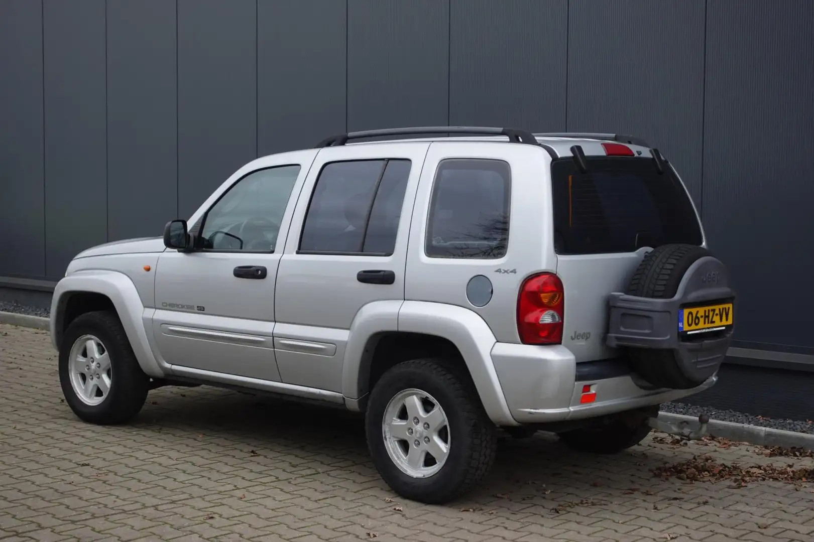 Jeep Cherokee 3.7i V6 Sport Plus Grau - 2