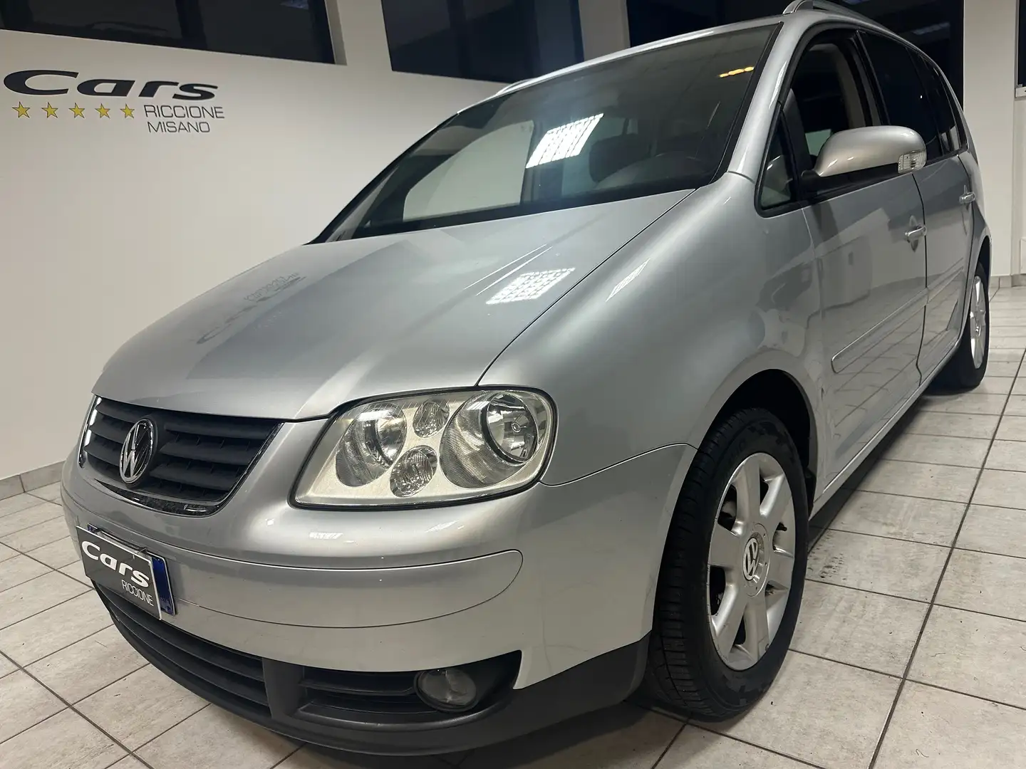 Volkswagen Touran 7 POSTI 2.0 TDI HIGHLINE Silber - 1
