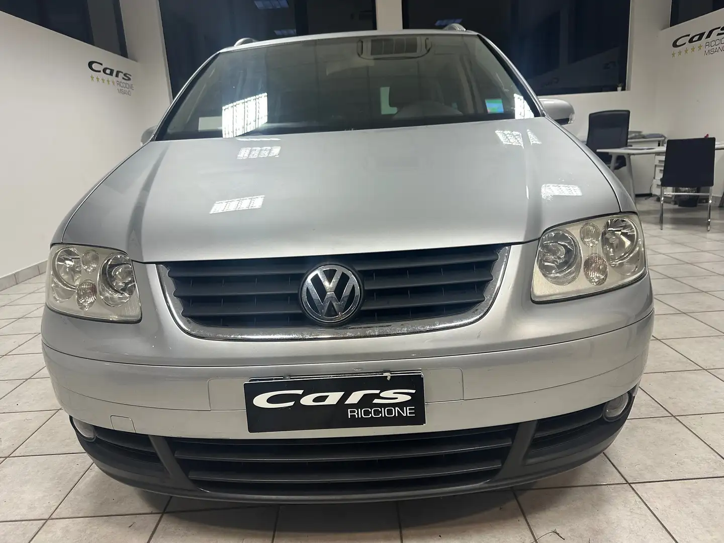 Volkswagen Touran 7 POSTI 2.0 TDI HIGHLINE Silber - 2