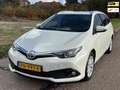 Toyota Auris Touring Sports 1.8 Hybrid Dynamic Go Automaat ECC Weiß - thumbnail 1