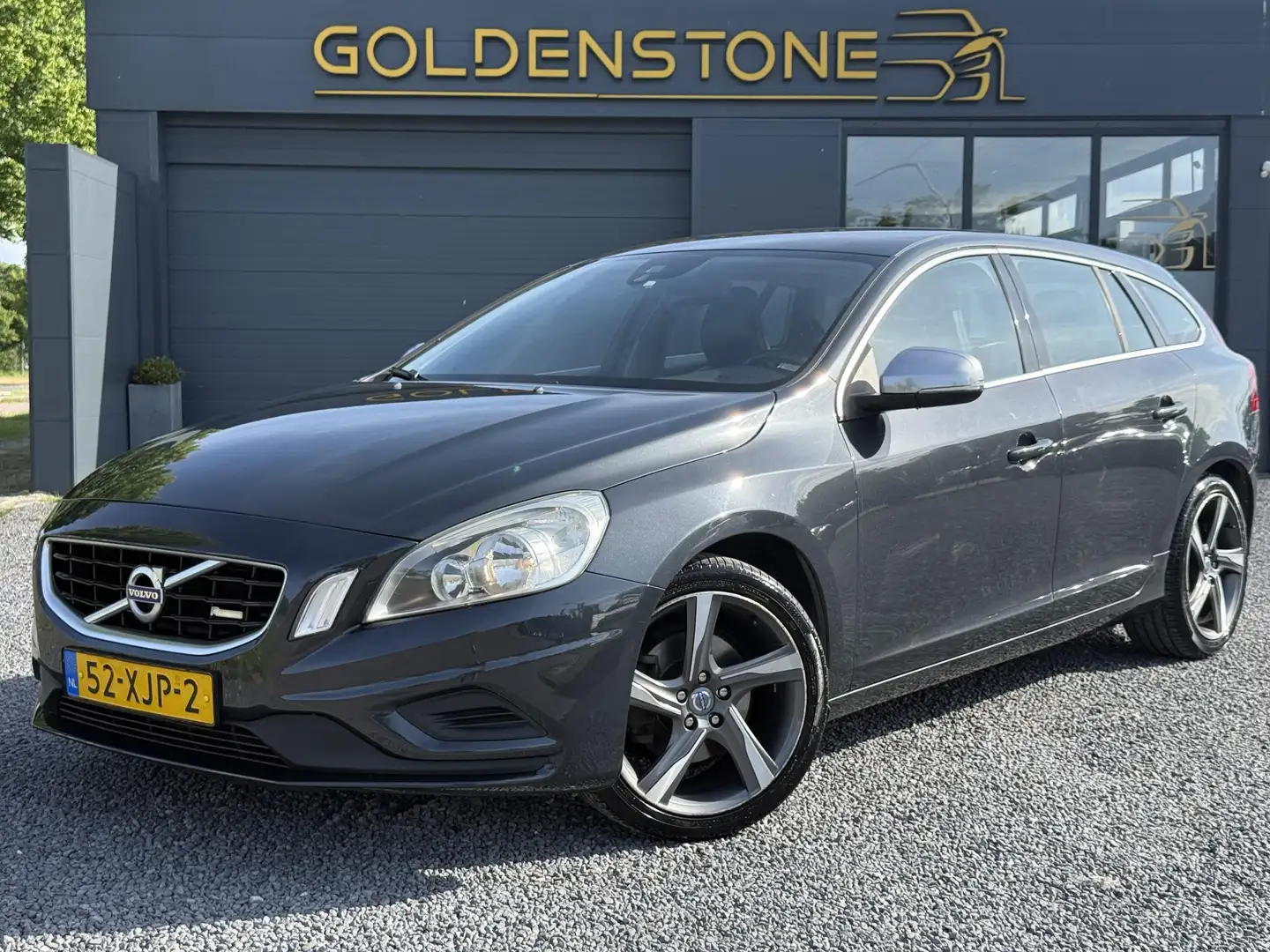 Volvo V60 1.6 T3 R-Design 1e Eigenaar,Navi,Leder,Pdc,Dealer siva - 1
