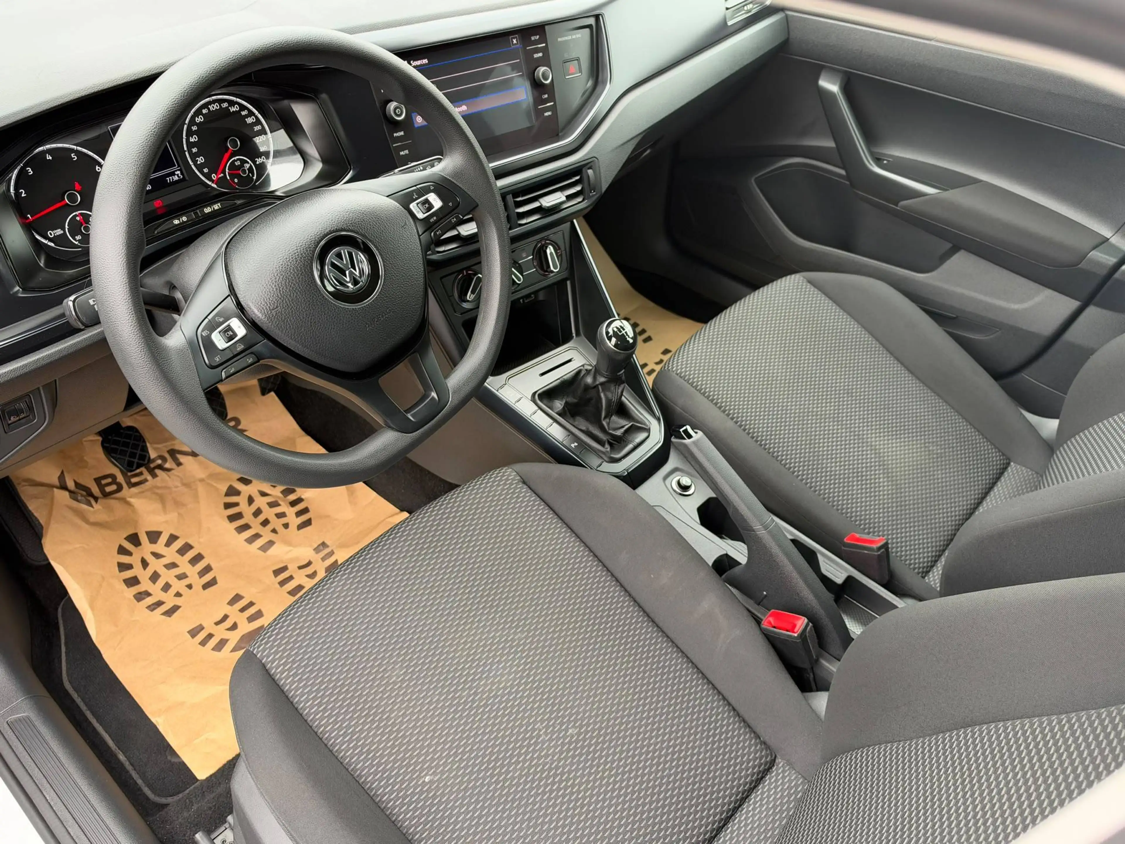 Volkswagen Polo Polo 1.0i / NEW MODEL / ETAT NEUF / FULL SERVICE BOOK !!! — photo 13