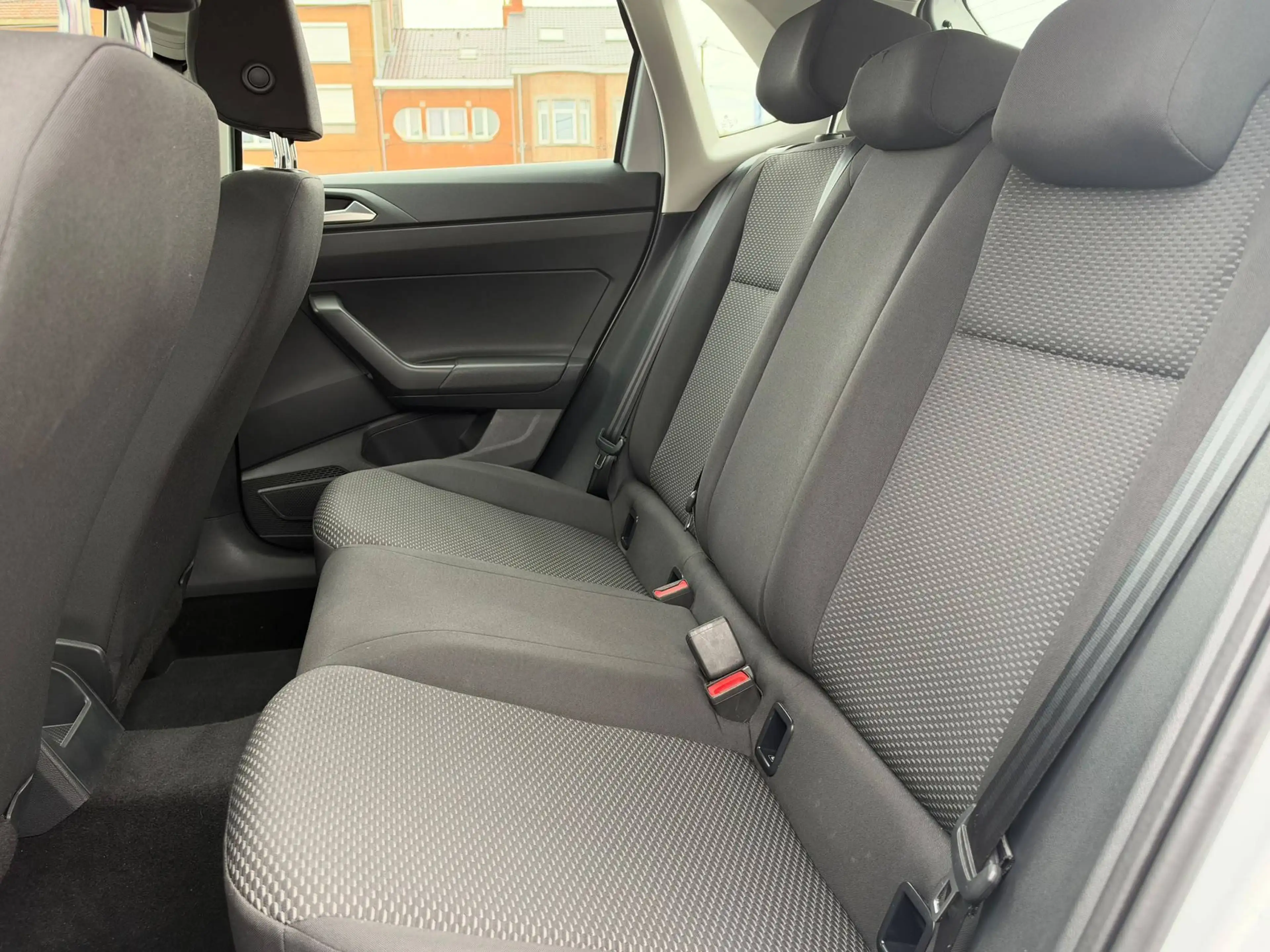 Volkswagen Polo Polo 1.0i / NEW MODEL / ETAT NEUF / FULL SERVICE BOOK !!! — photo 26