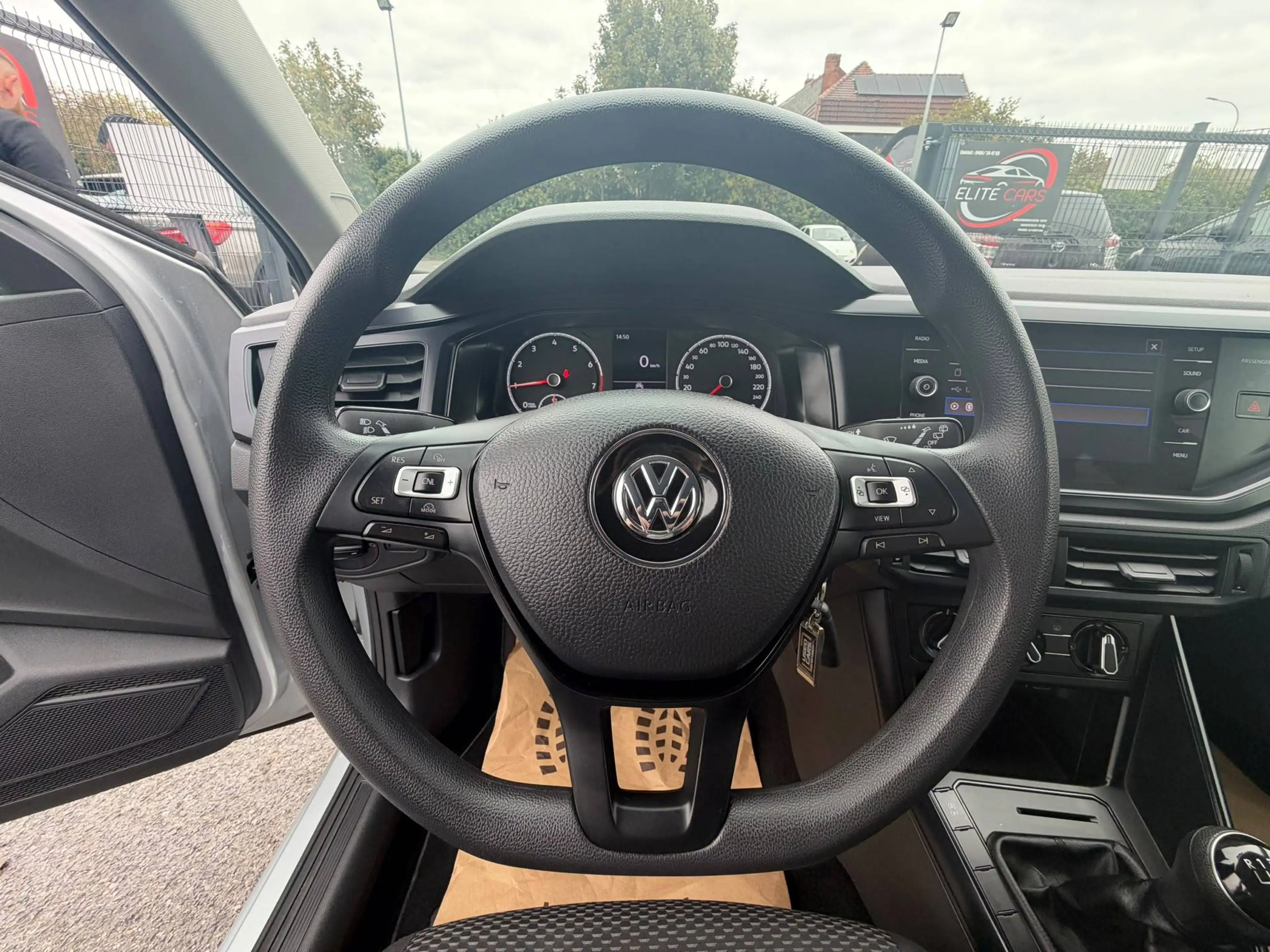 Volkswagen Polo Polo 1.0i / NEW MODEL / ETAT NEUF / FULL SERVICE BOOK !!! — photo 15