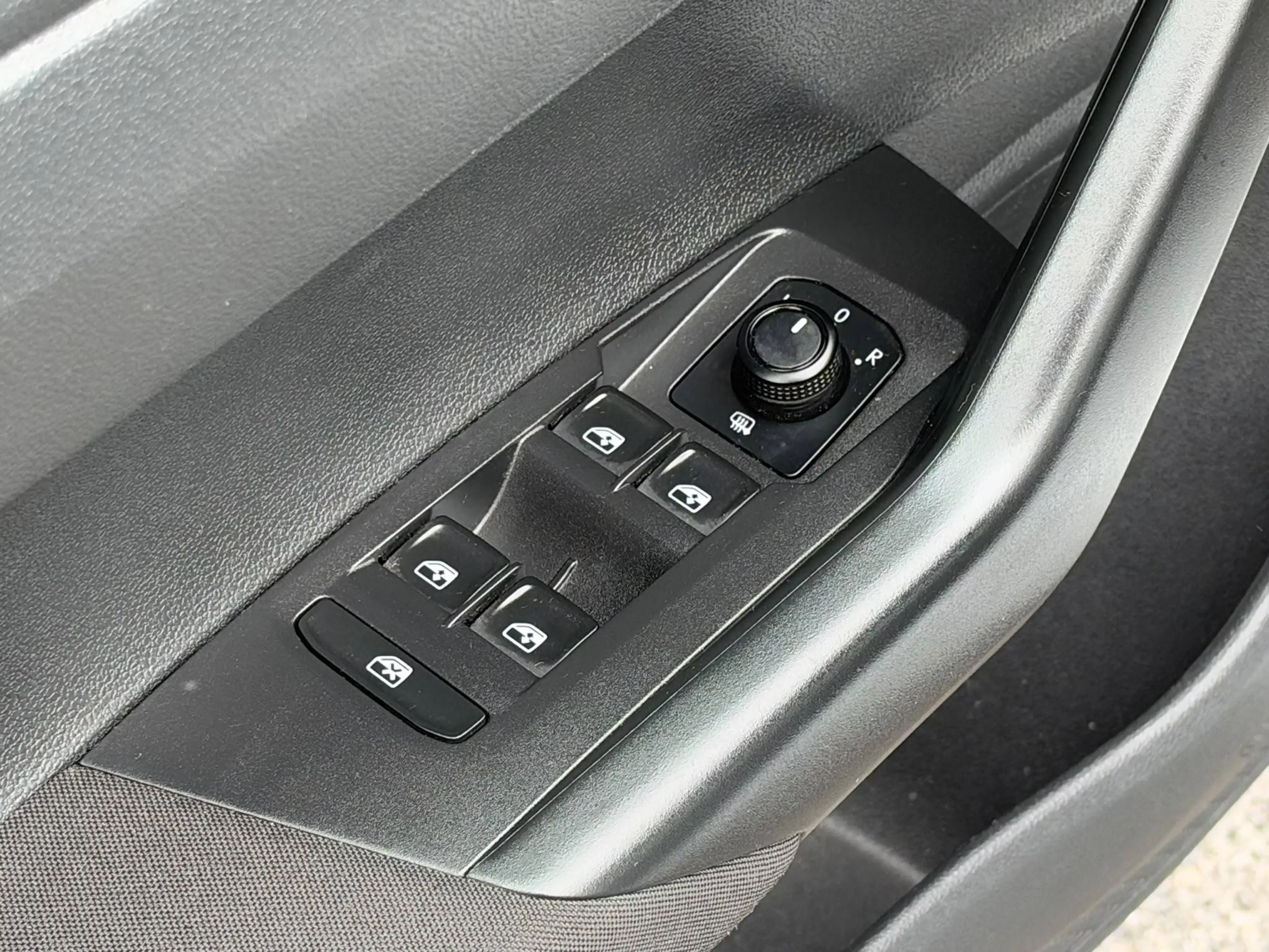 Volkswagen Polo Polo 1.0i / NEW MODEL / ETAT NEUF / FULL SERVICE BOOK !!! — photo 25