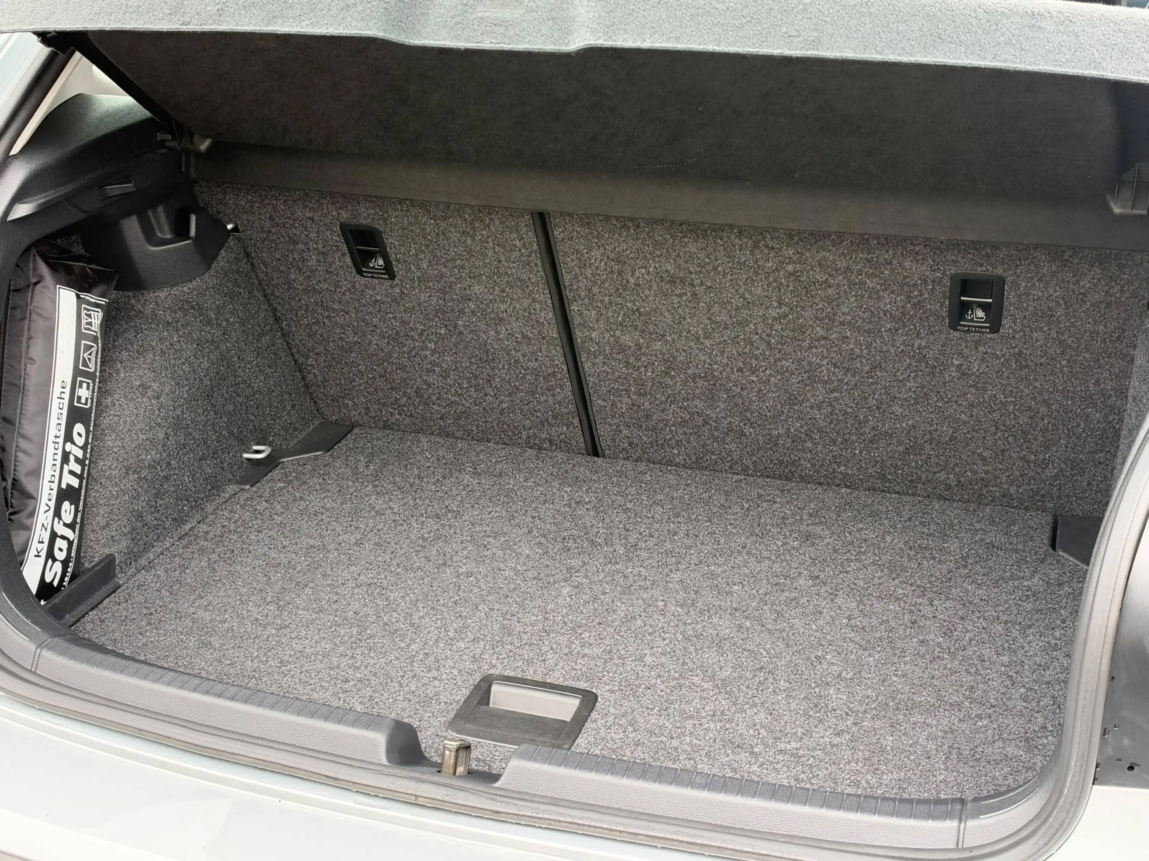 Volkswagen Polo Polo 1.0i / NEW MODEL / ETAT NEUF / FULL SERVICE BOOK !!! — photo 27