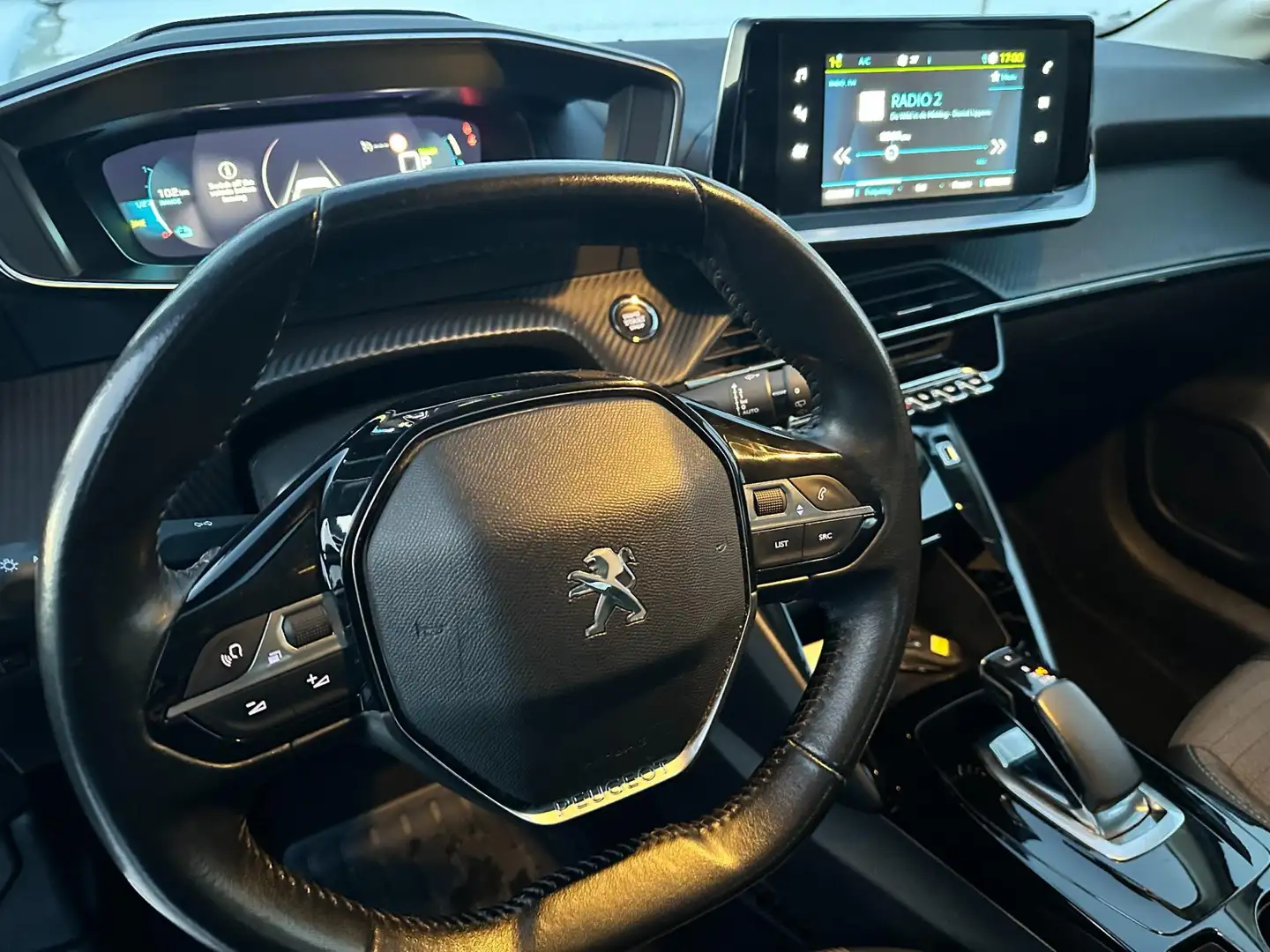 Peugeot e-208 EV Allure AUTOMAAT NAP 5DRS|100% ELEKTRISCHE| AIRC Grau - 2