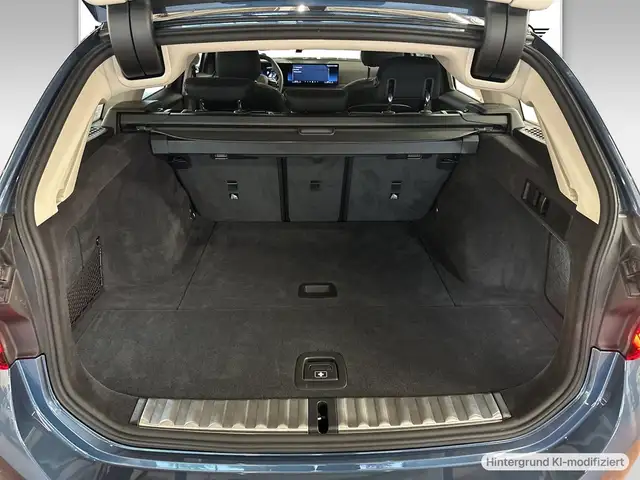 BMW 3 Series view 10