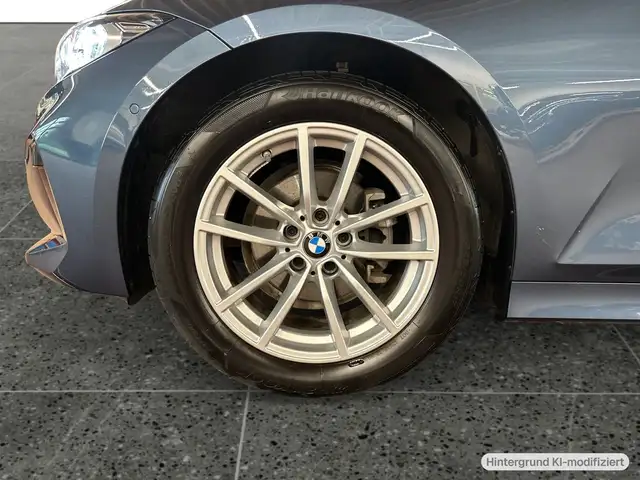 BMW 3 Series view 9
