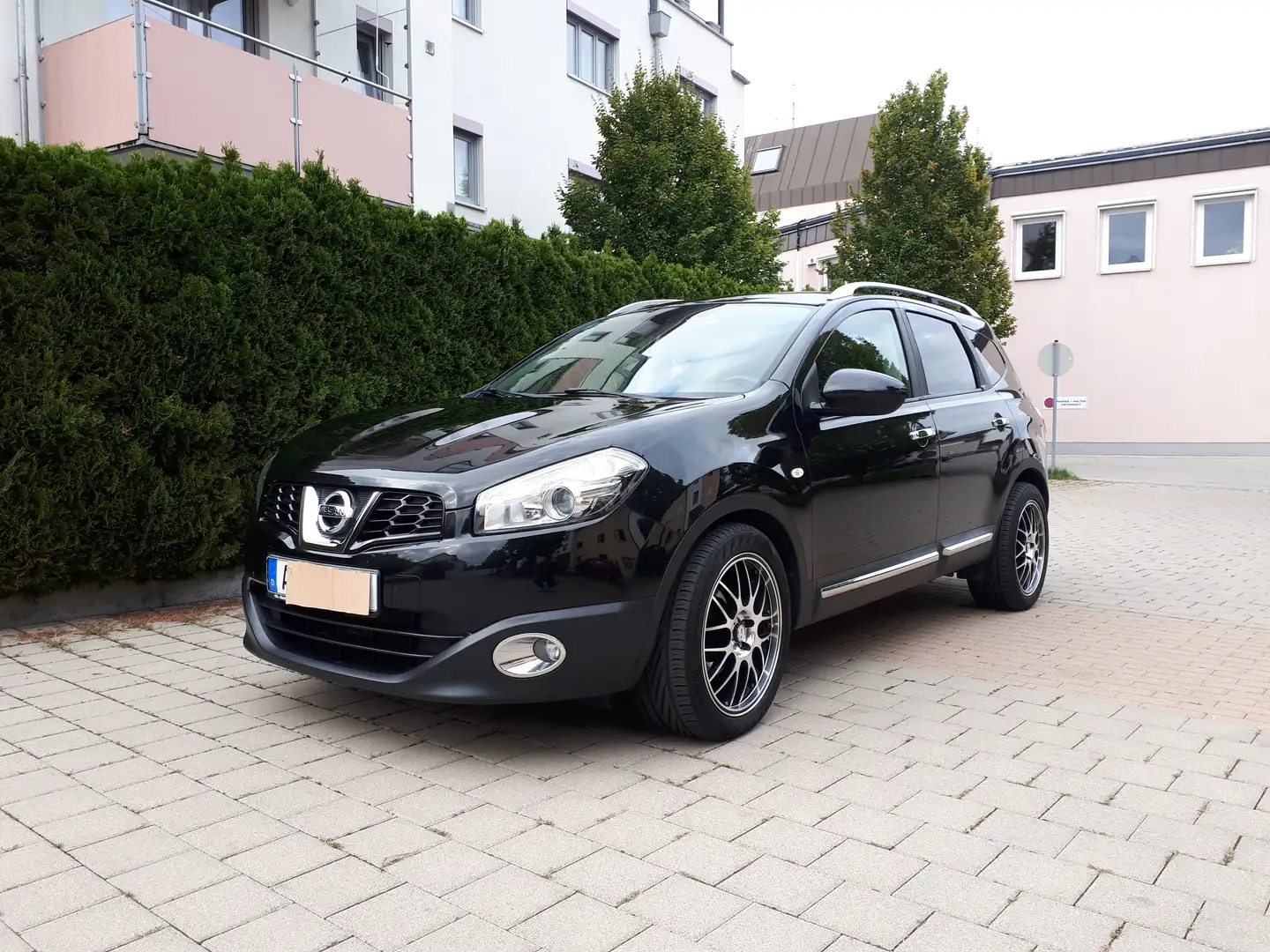 Nissan Qashqai+2 TÜV bis 12.26,7-Sitzer,8fach bereift Černá - 1