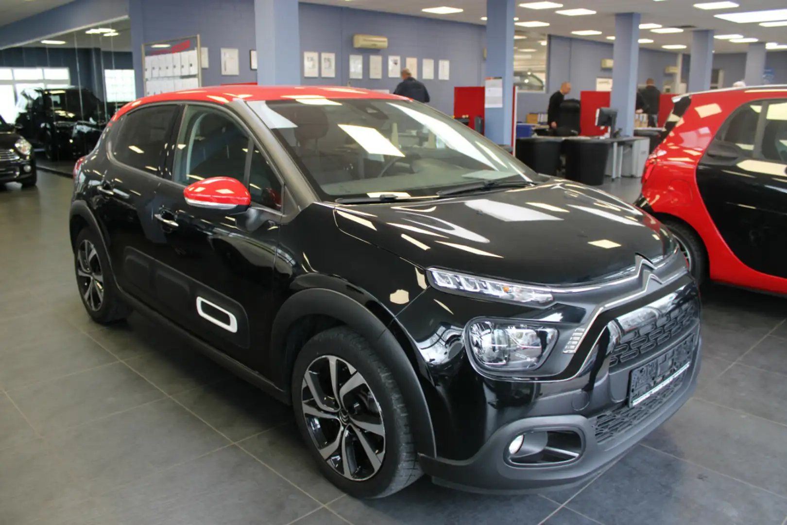 Citroen C3 PureTech 110 EAT6 Shine Pack Schwarz - 1