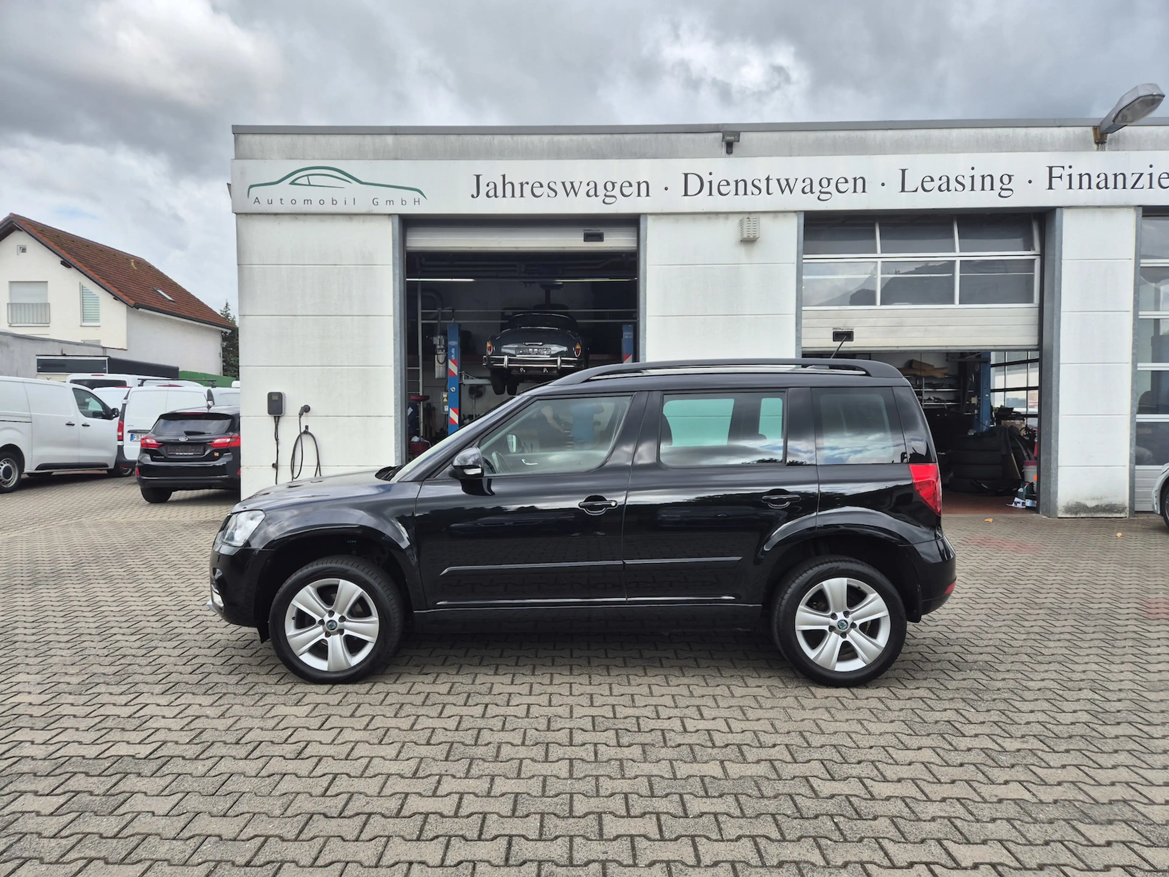 Skoda Yeti Drive Automatik, Bi-Xenon, Einparkhilfe, Klima, — photo 4