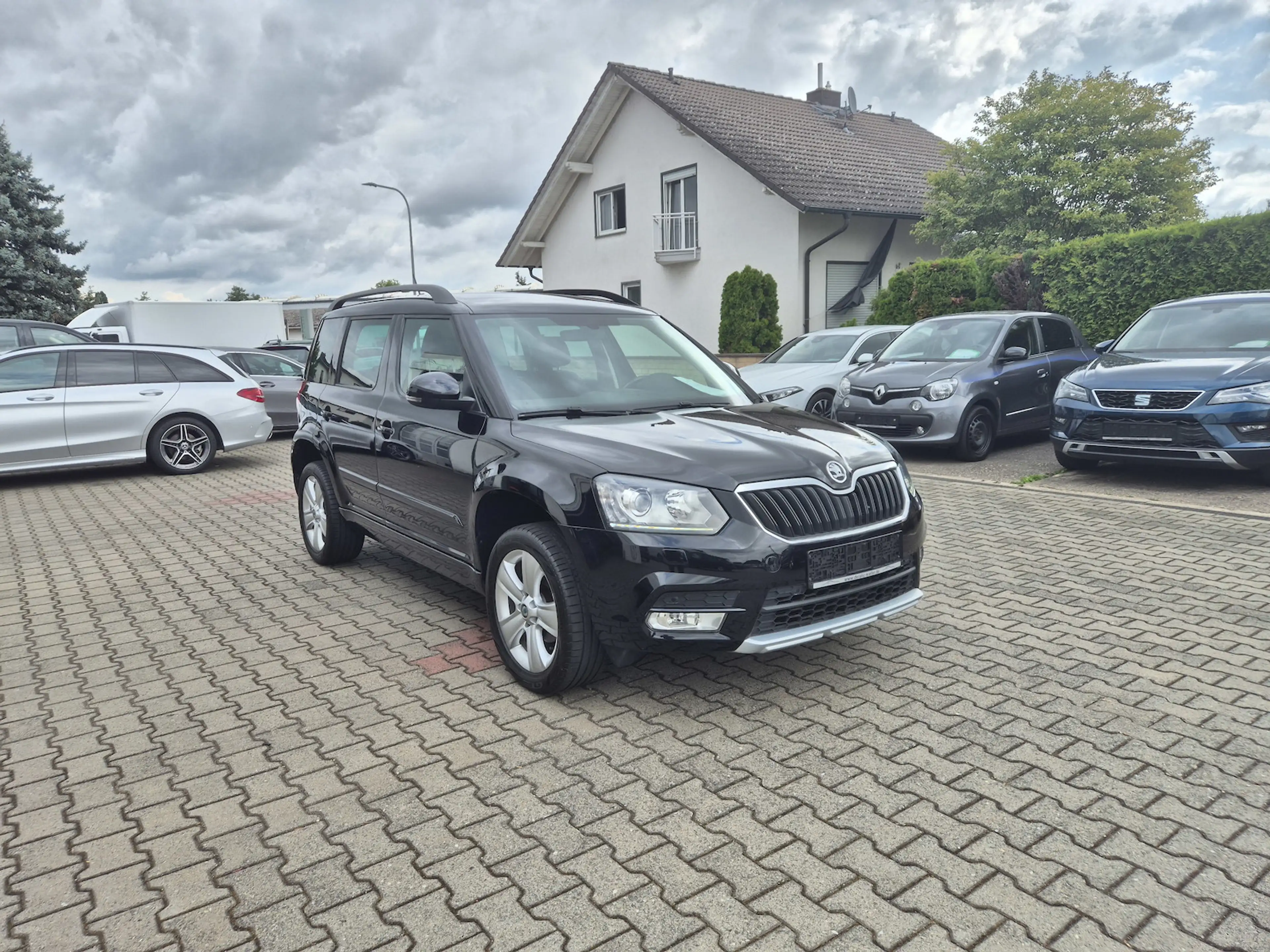 Skoda Yeti Drive Automatik, Bi-Xenon, Einparkhilfe, Klima,