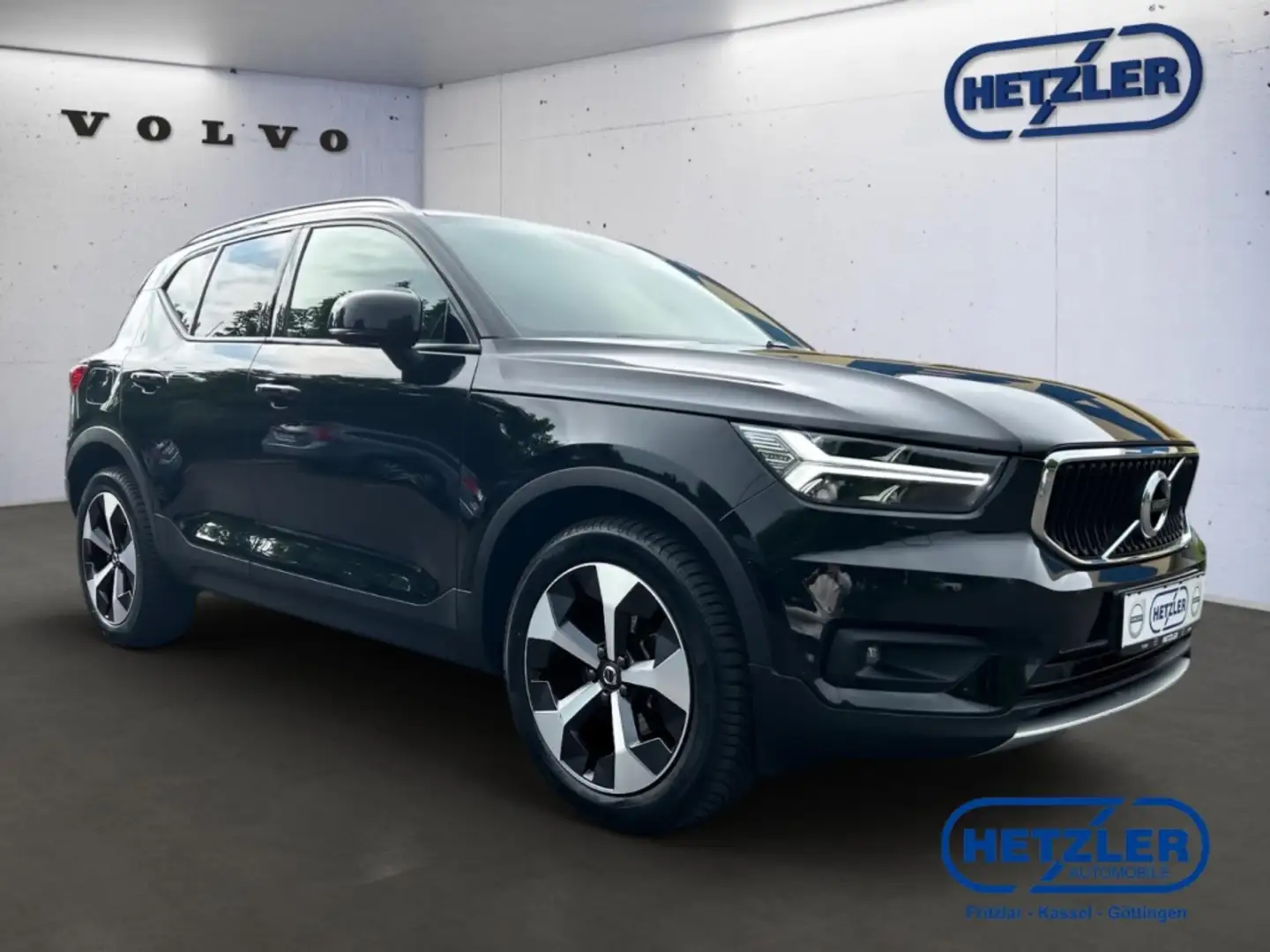 Volvo XC40 Momentum Pro 2WD T3 EU6d AHK Navi Digitales Cockpi Schwarz - 2