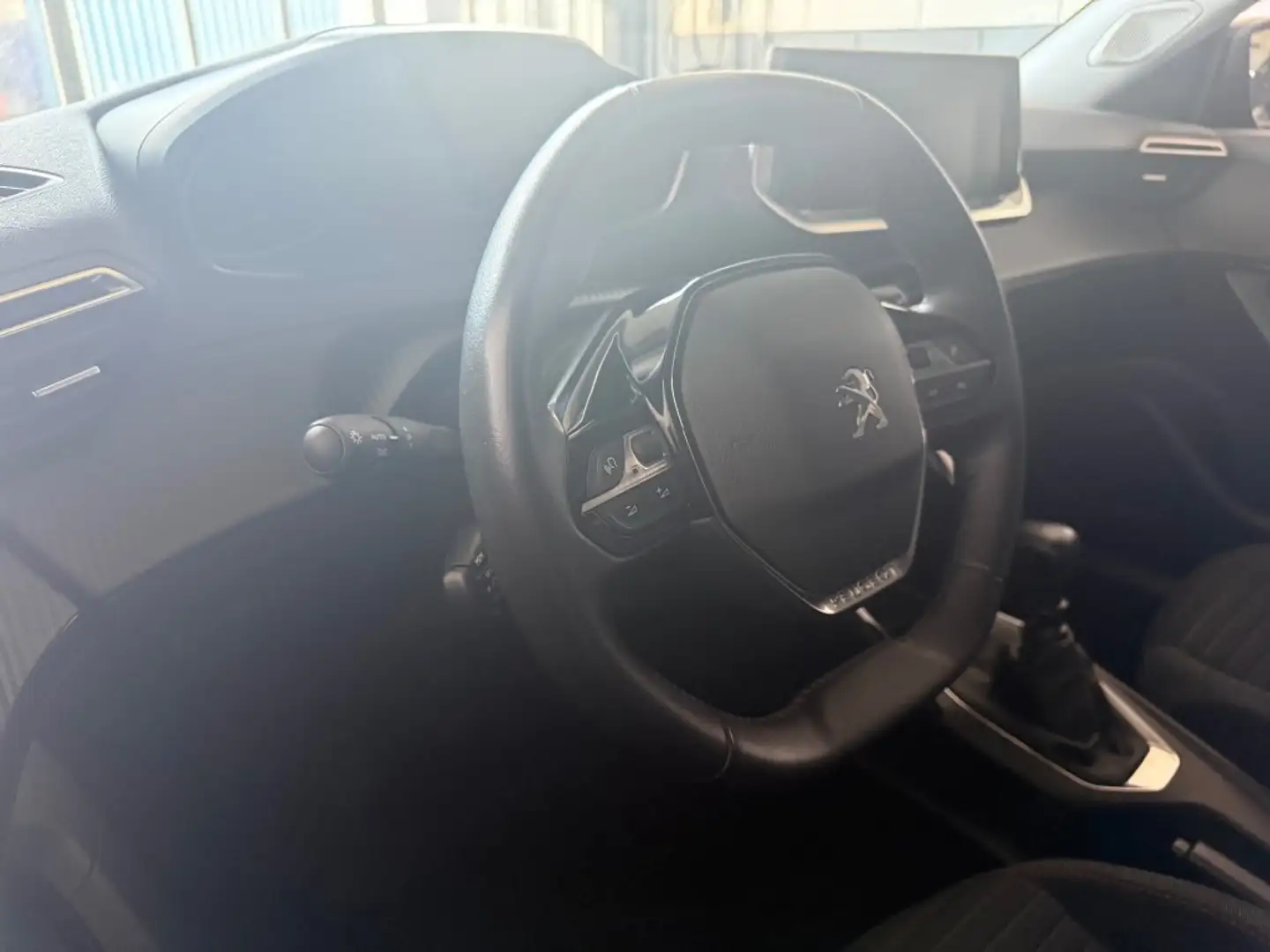 Peugeot 2008 1.2 PT ACTIVE PACK AIRCO CRUISE CARPLAY PDC. Zwart - 2