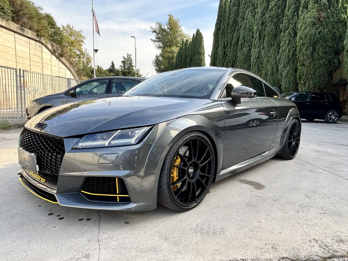 Audi TT 2.0 tfsi S line quattro s-tronic Grijs - 2