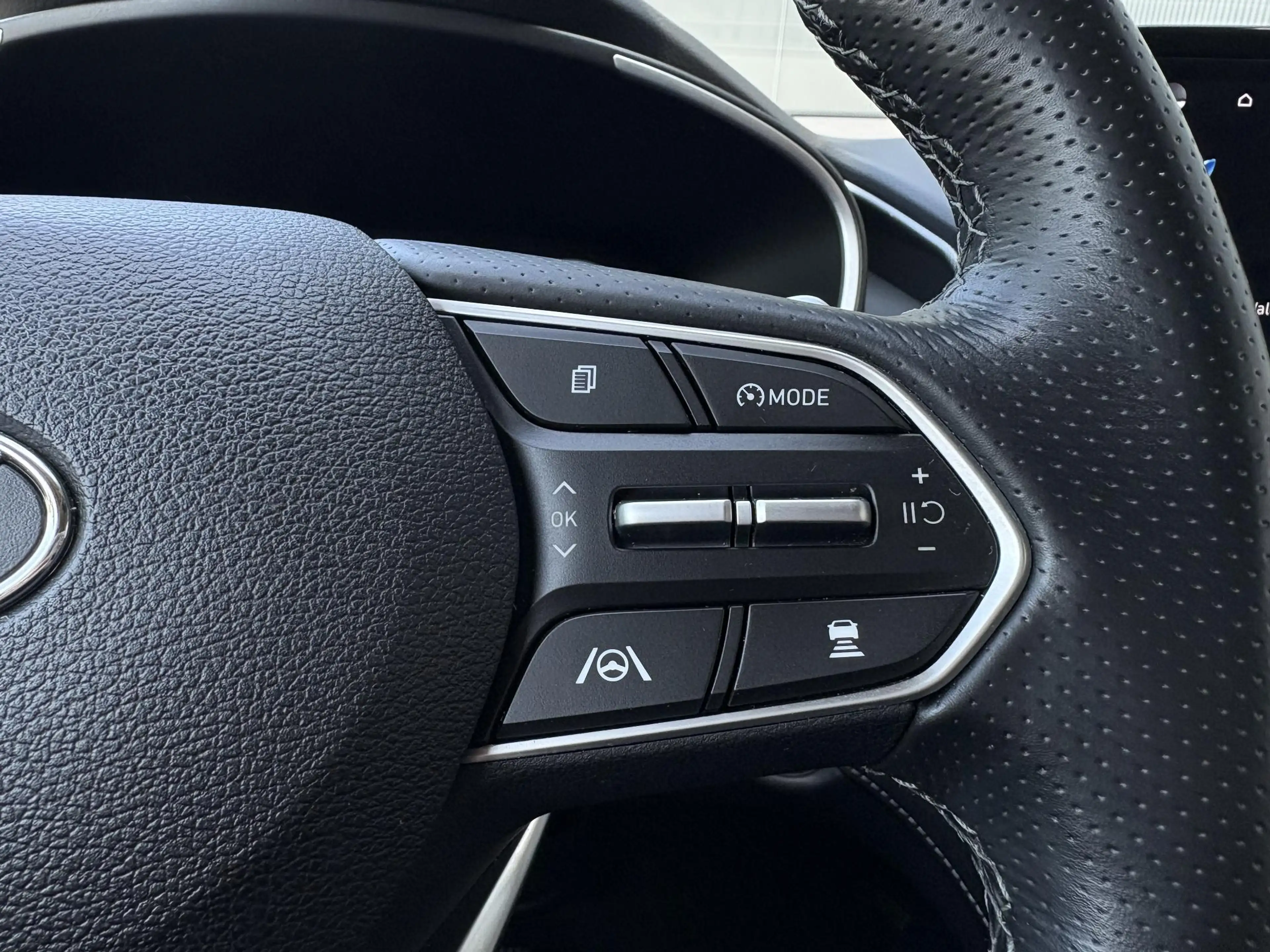 Hyundai SANTA FE 1.6 T-GDI PHEV Premium Sky 7p. SOH 100% / Elektris — photo 34