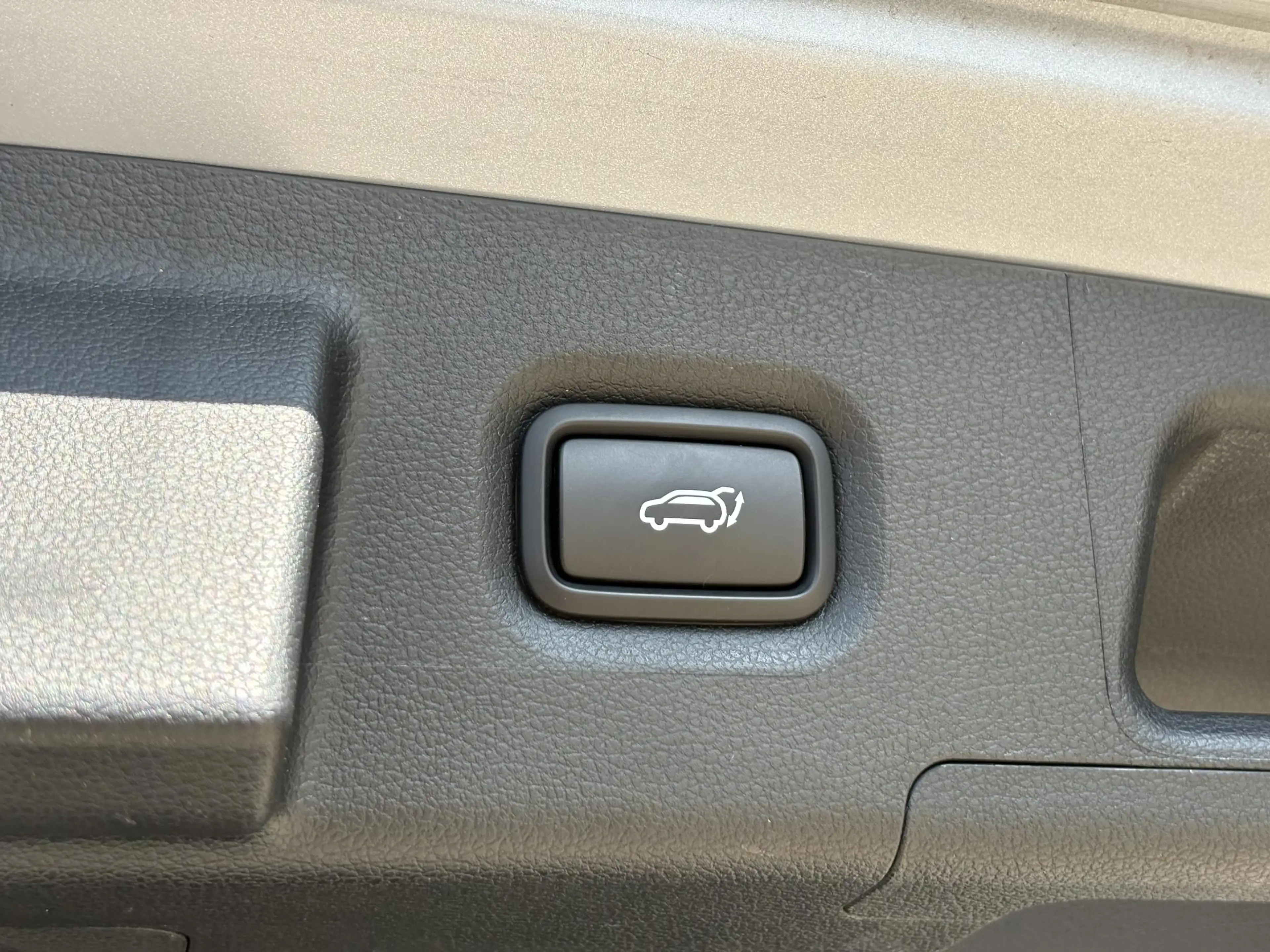 Hyundai SANTA FE 1.6 T-GDI PHEV Premium Sky 7p. SOH 100% / Elektris — photo 45