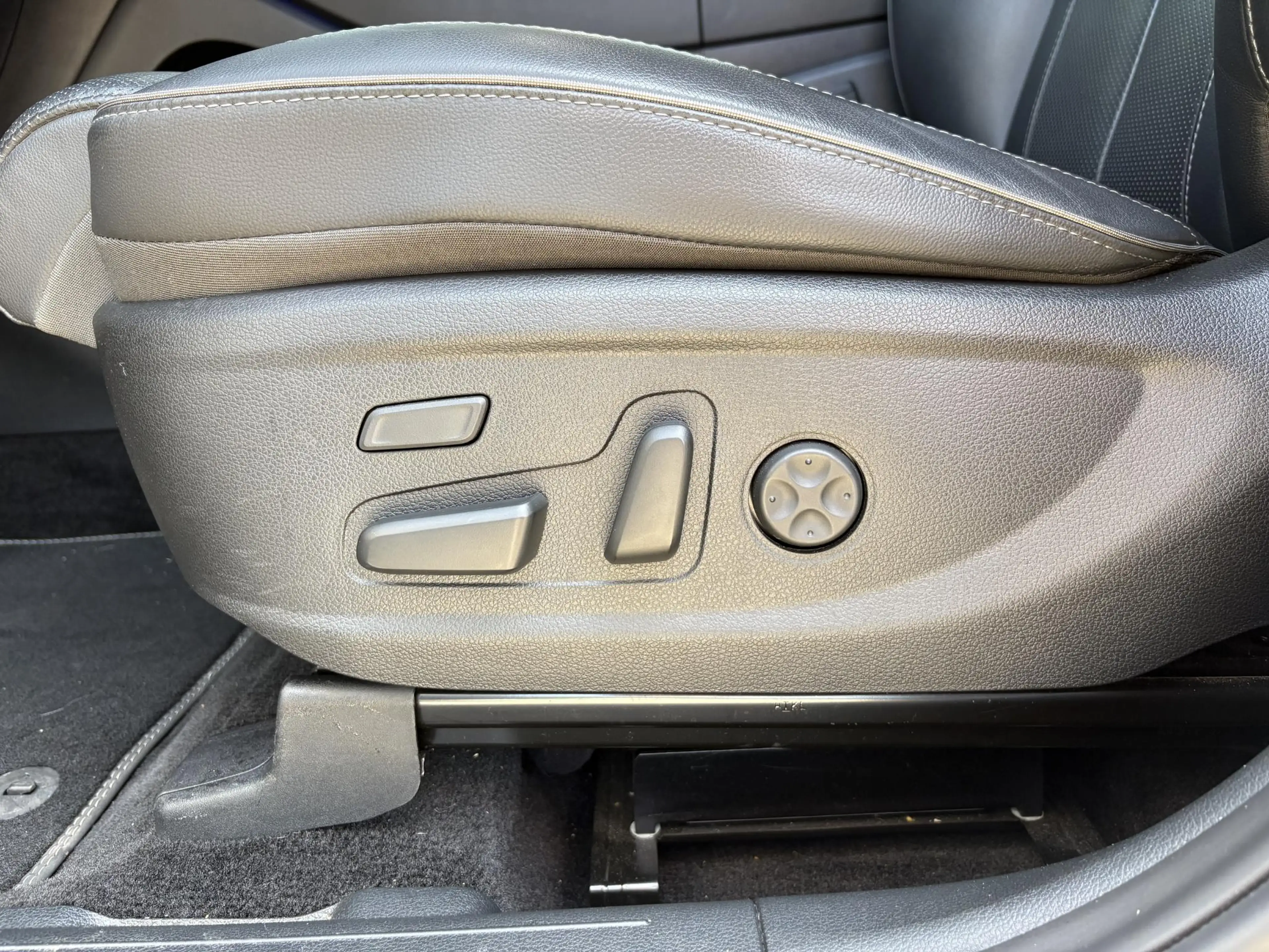 Hyundai SANTA FE 1.6 T-GDI PHEV Premium Sky 7p. SOH 100% / Elektris — photo 37