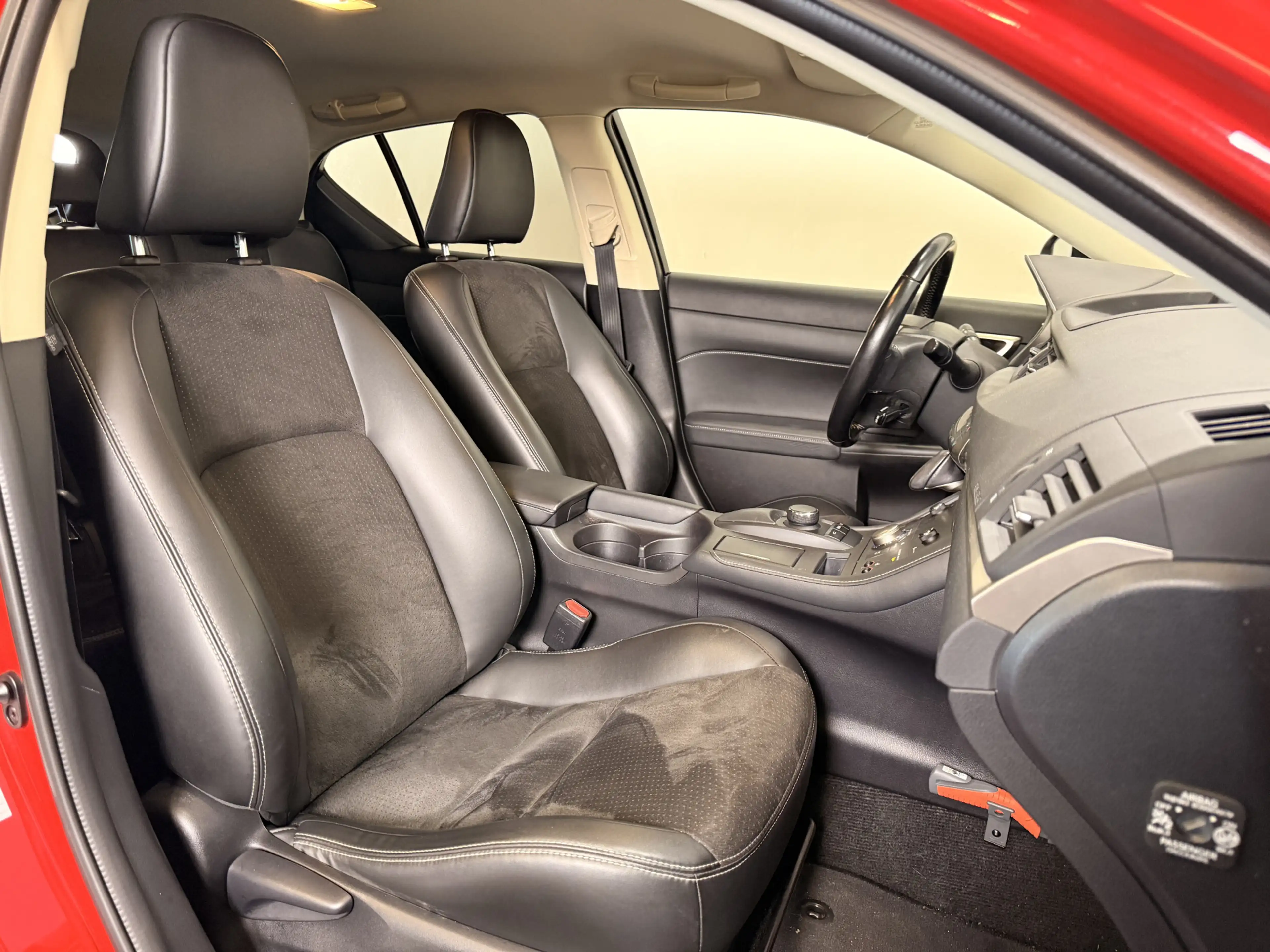 Lexus CT 200h Sport Edition — photo 8